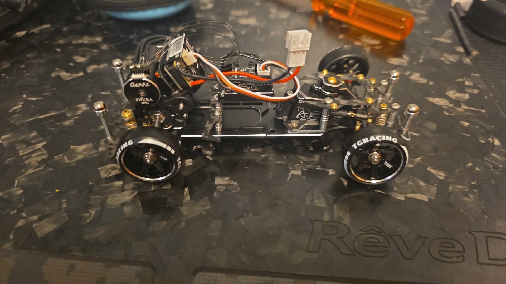 What are some tips for tuning a futaba cd700 and gyd550 on