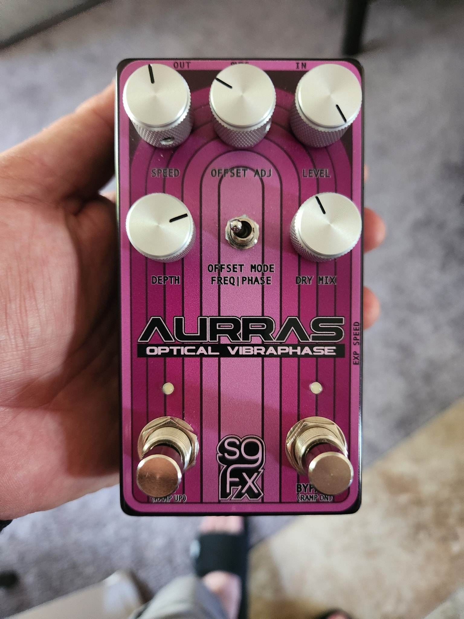 SolidGoldFX Aurra Optical Vibraphase pedal review and unboxing