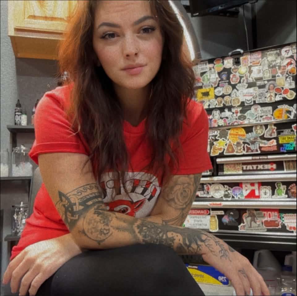 Lindsay Marie - Commitment issues? Start with a small one.... | Facebook