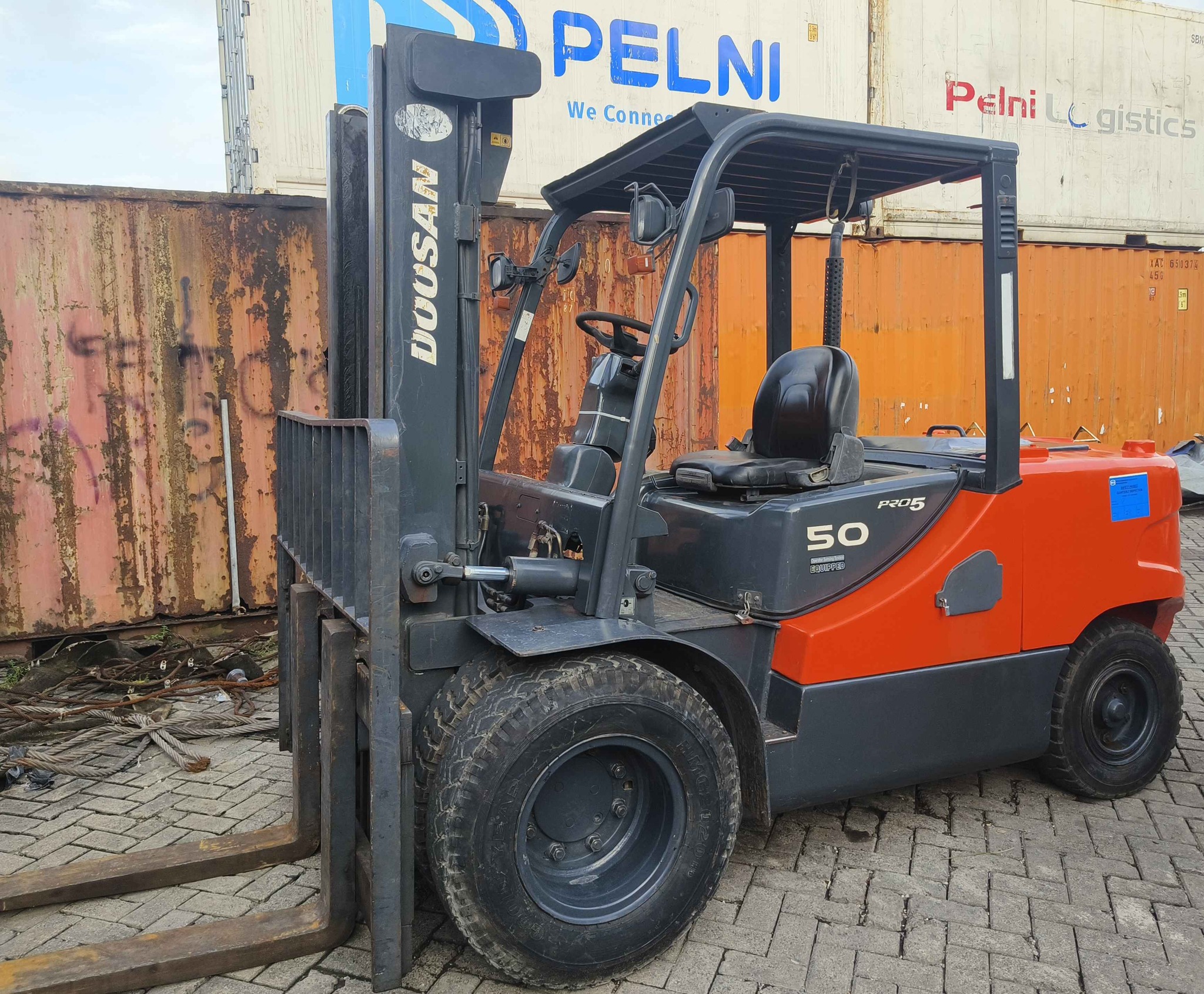 Jual beli alat berat makassar | DI SEWAKAN FORKLIFT 5 TON | Facebook