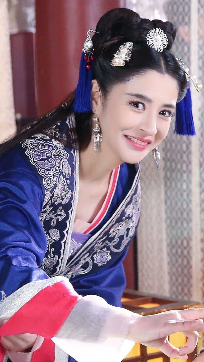 open lace back dress The Princess Weiyoung (Chinese TV Series, English Subtitle