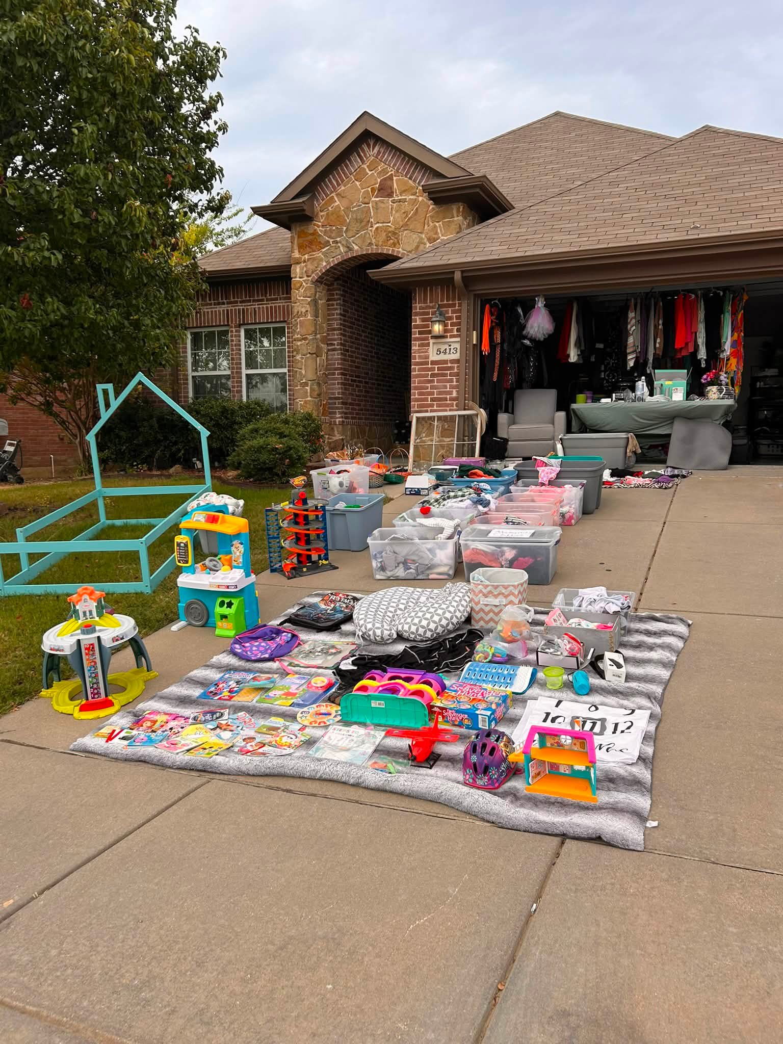 トップス GARAGE SALE series eagle support local Garage sale in Eagle Mountain Saginaw