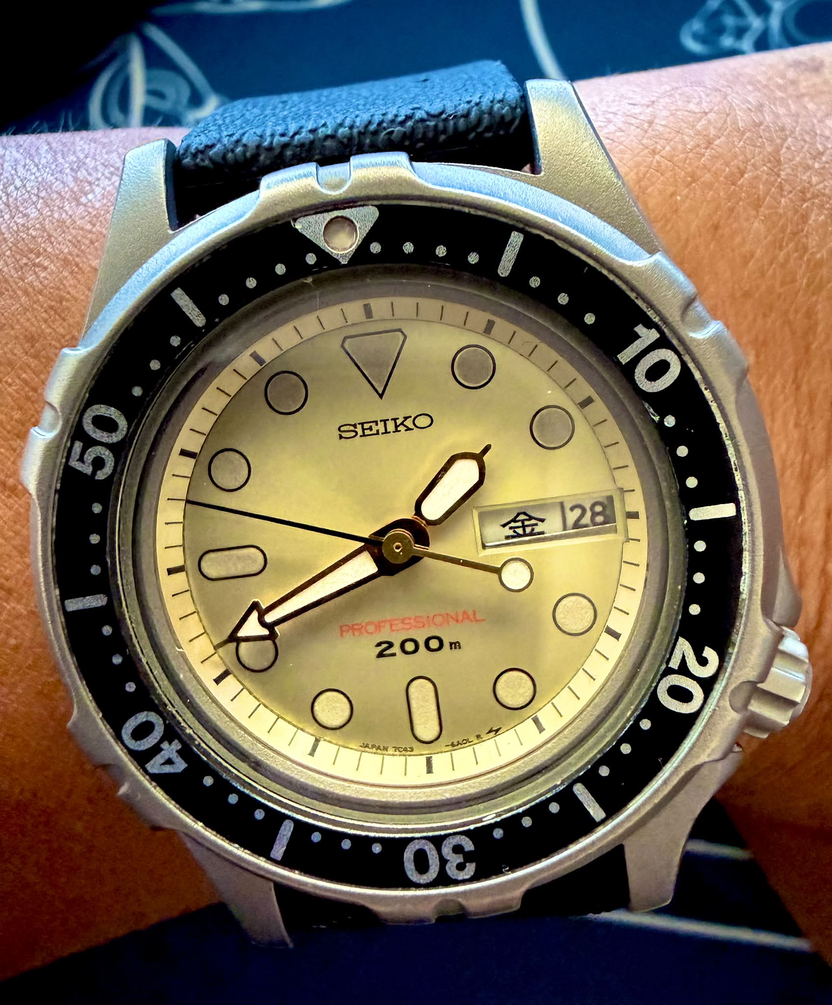 Seiko 7C43-600A gilt dial watch