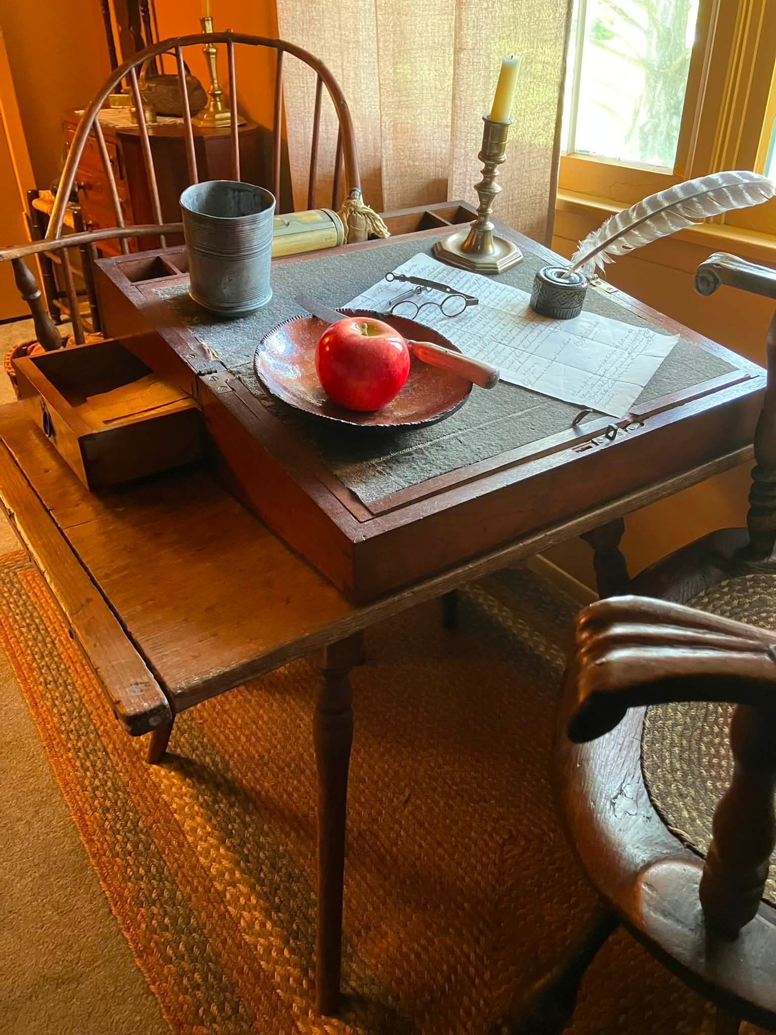 ヴィンテージ　蛇腹ファイル　ブラウン　MADE IN U.S.A. Vintage 1834 Mahogany Folding Travel Desk with Blind Dovetailed