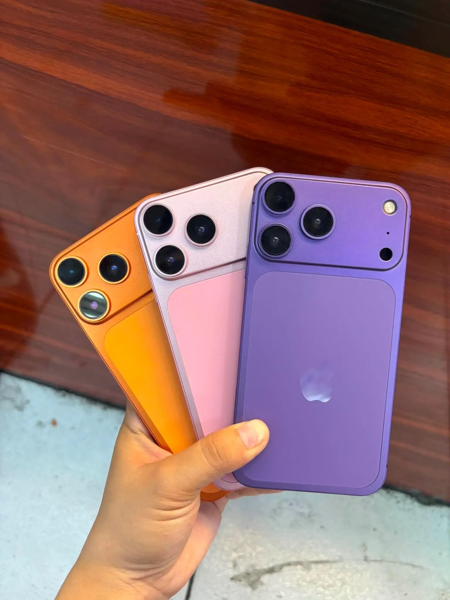 iphone xr modified to iphone 17 pro. 128gb 85-90 battery health 
