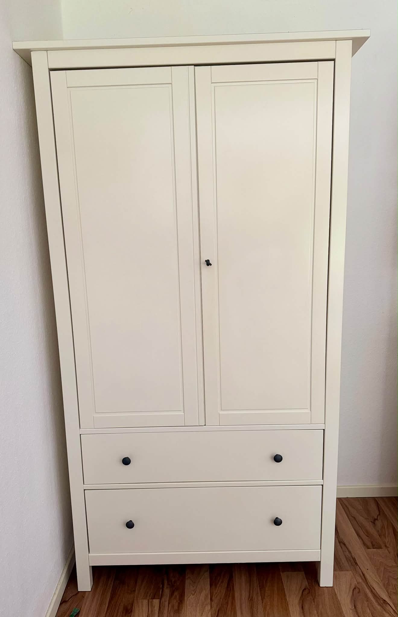 couchtische bei otto home Couchtisch Badia 110x50 cm Korpus-Couchtisch, 2 Klappen, offenes Fach, Rechteckiger Wohnzimmertisch mit flexiblem Stauraum & Metallfüßen Trinkflasche 2,2 l -