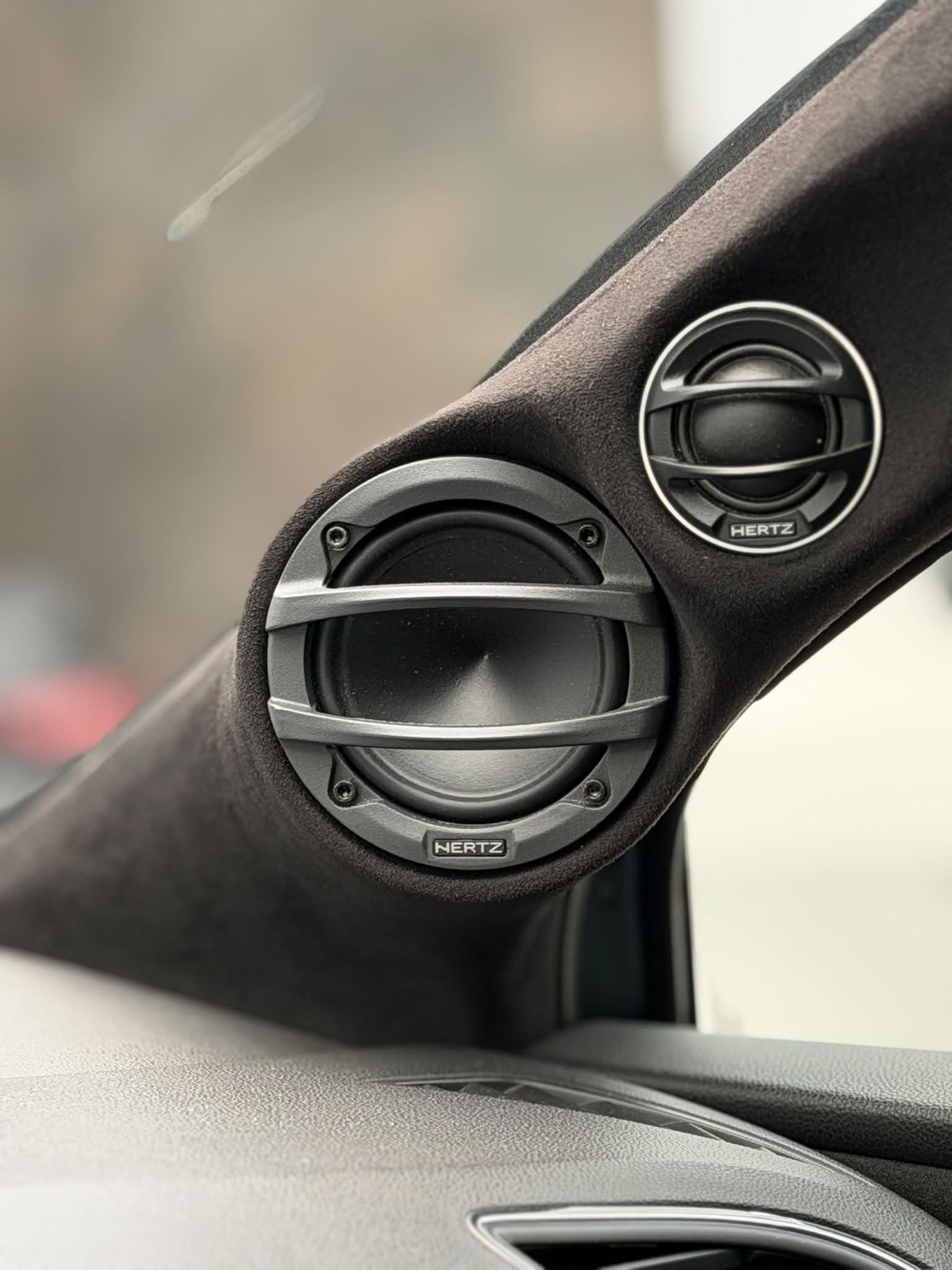 Hertz Mille Legend ML280 and ML700 car audio components