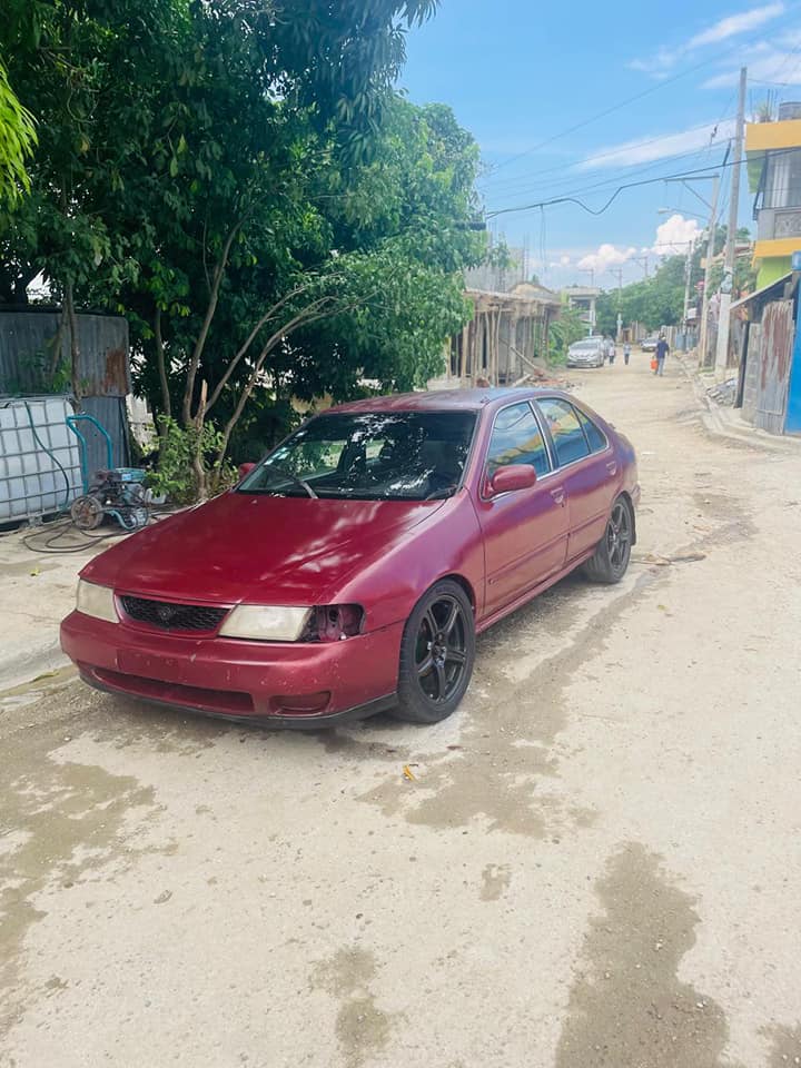 Se vende Nissan Sentra 98