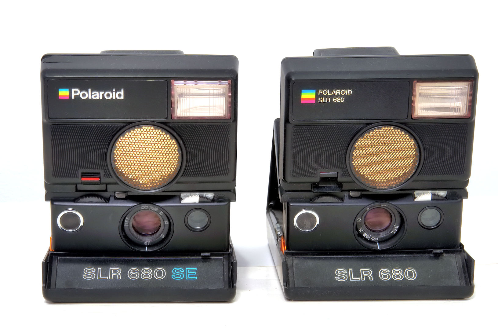 How to easily open a folding Polaroid SLR680?