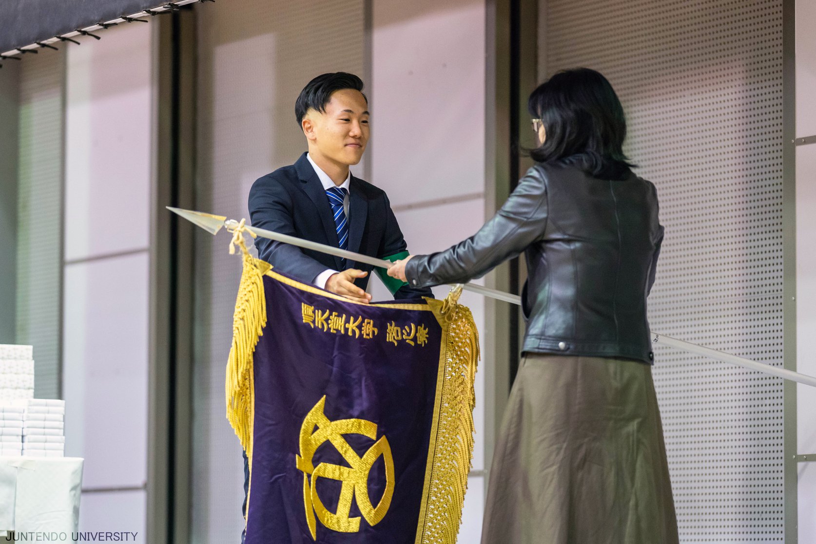 順天堂大学スポーツ健康科学部 - 「啓心寮退寮式」 令和元年度の啓心寮退寮式が挙行されました(1/10)。退寮式では寮旗の返還・授与のほか、三 ...
