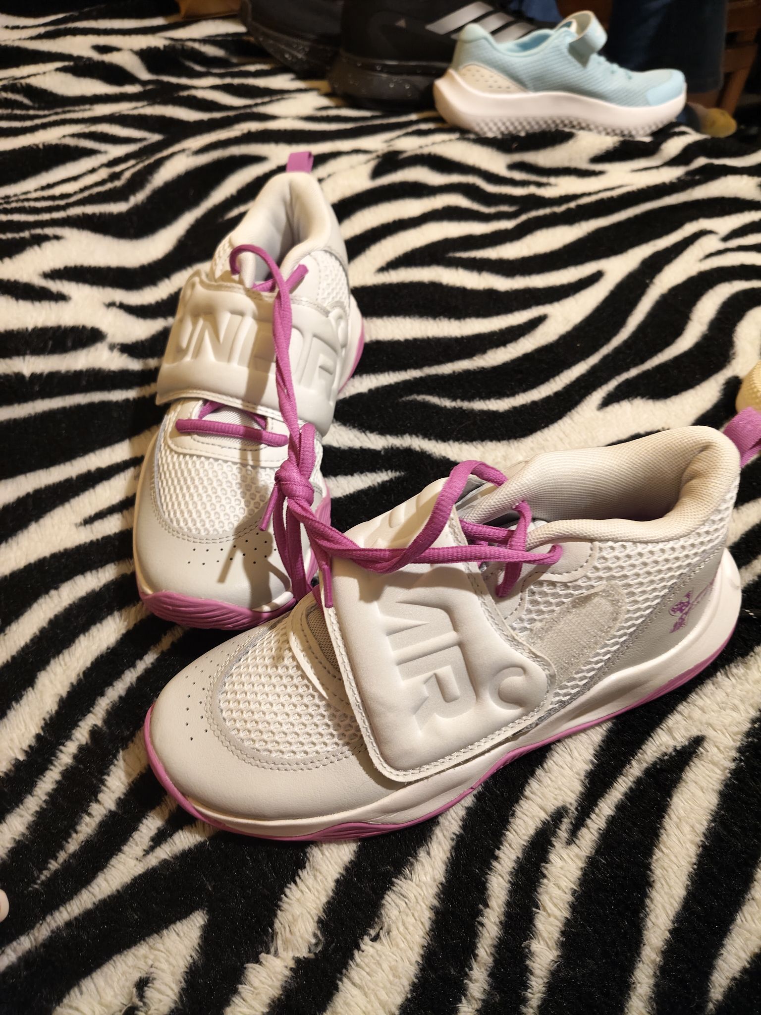 Tenis Under Armour talla 26.5 de uso en buen estado precio $500