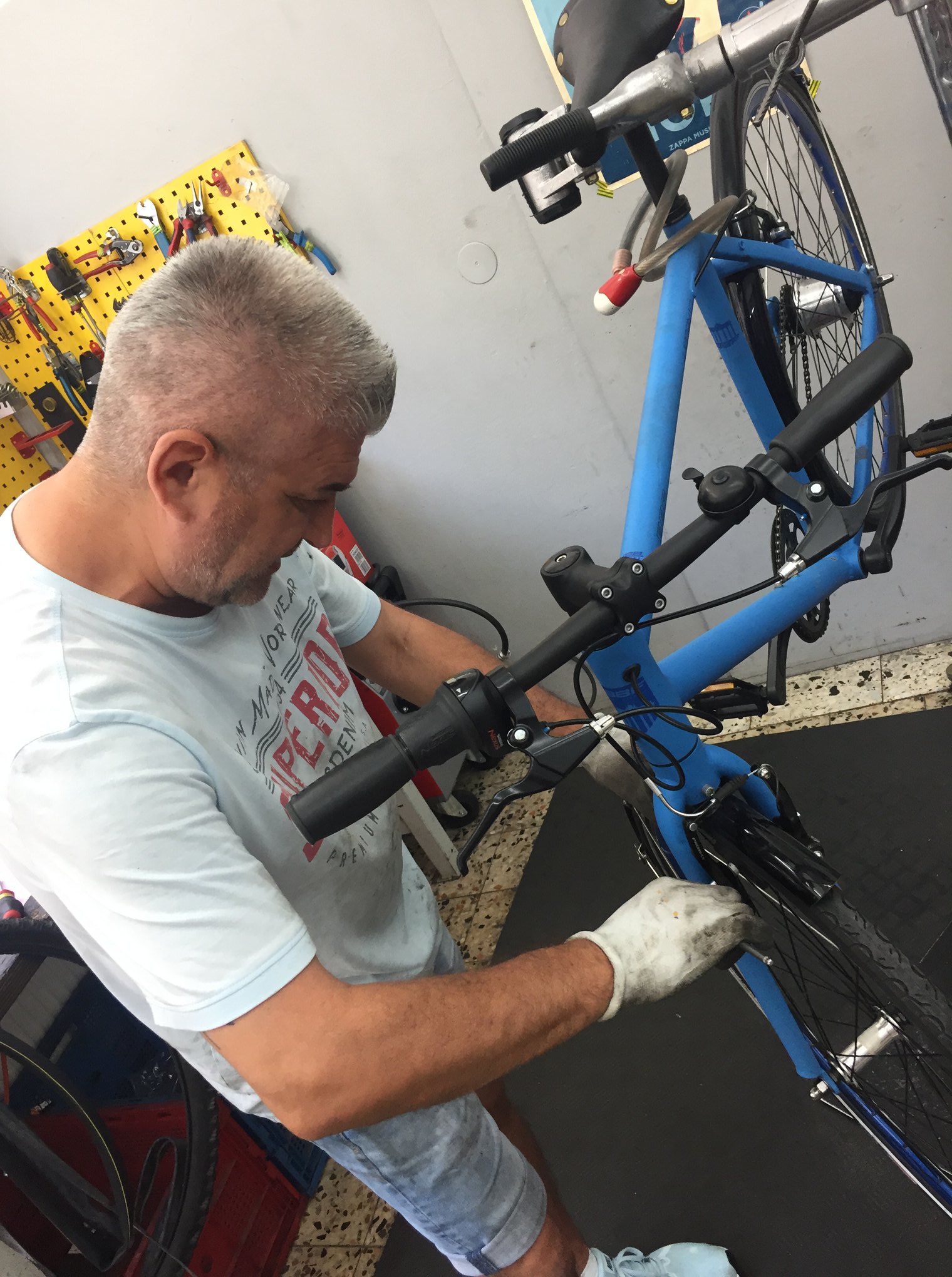 handy am fahrrad laden Sunslice Handyhalterung mit integrierter Powerbank Wireless und Fahrradlicht für Smartphone Halterung mit Kabellose Ladefunktion Sport and tourism Halloween-Kürbis haltbar machen: So Farbe:weinrot