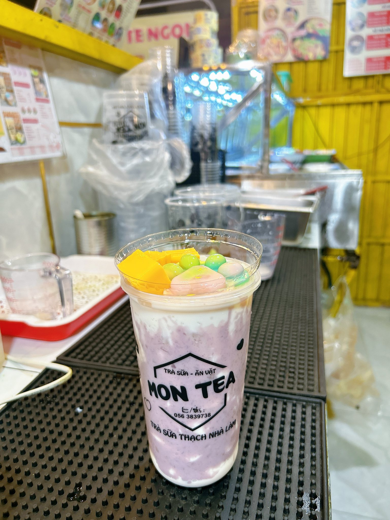 Thủy Tiên - Thủy Tiên added a new photo — at Trà Sữa Mon Tea.