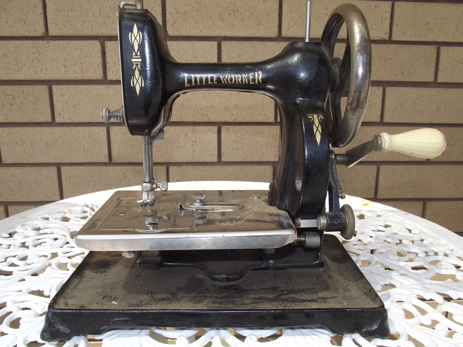 What decade was New Home electric sewing machine manufactured?
