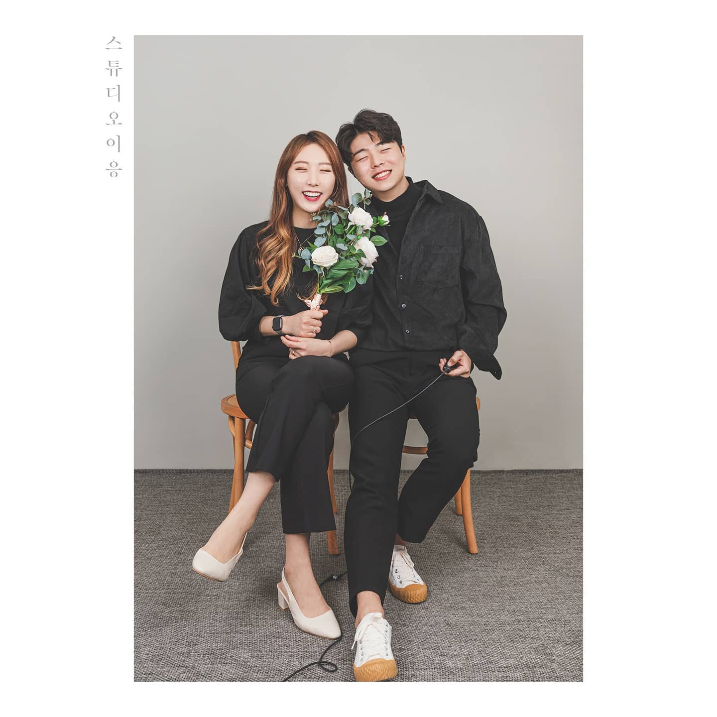 스튜디오이응 - #셀프사진 #커플사진 웃는 모습이 닮은 예쁜 커플🥰 - 스튜디오이응 셀프사진 흑백,...