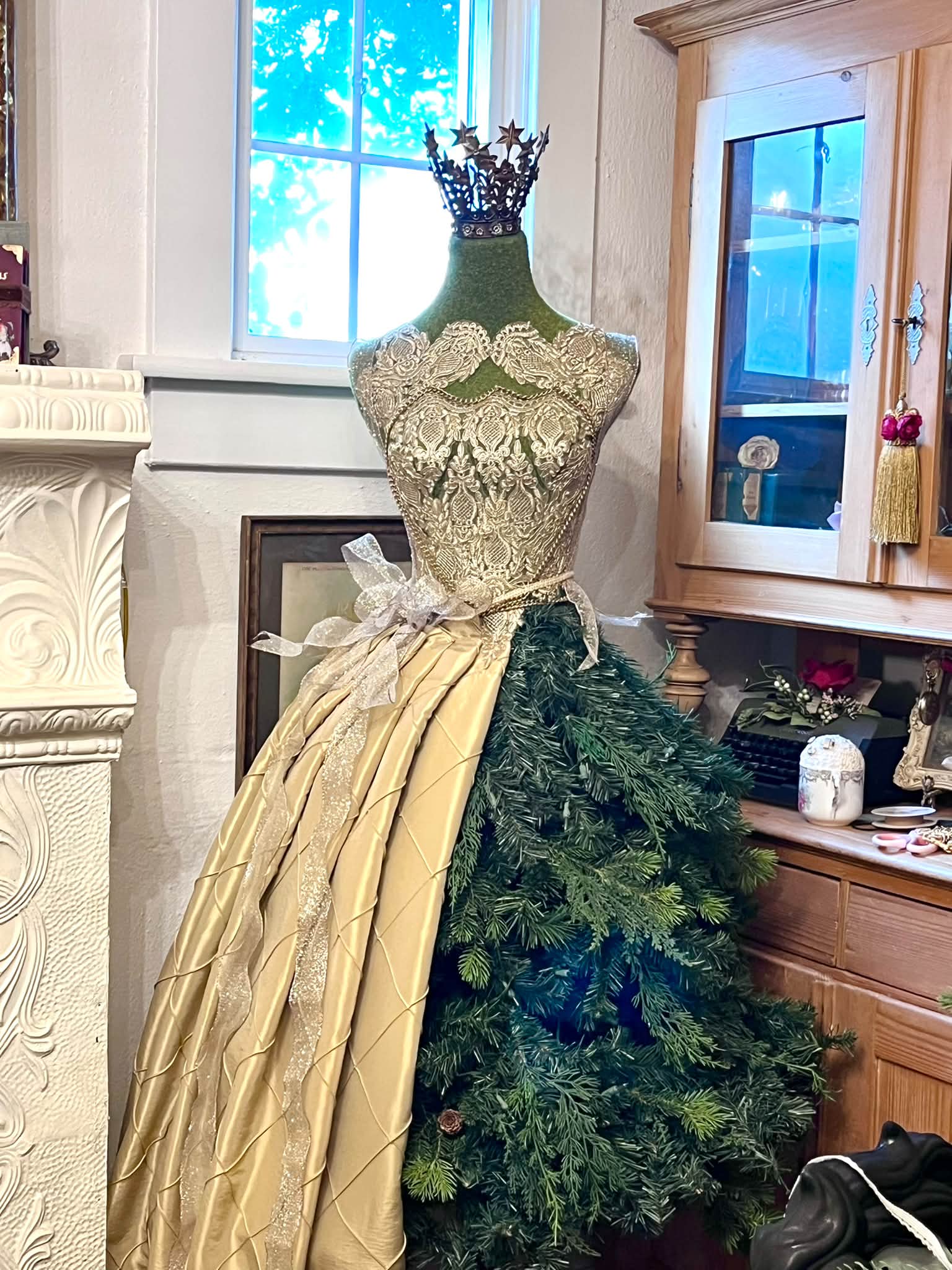 Zendaya-inspired red Christmas outfit for mannequin tree