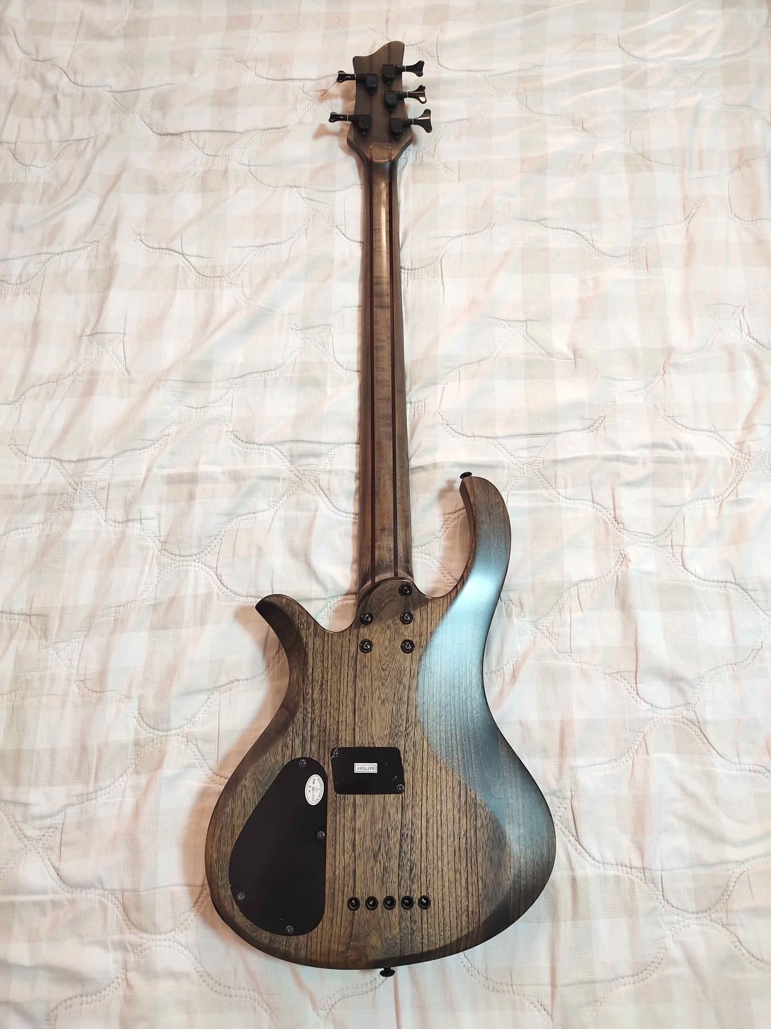 Schecter Riot-5 Bass