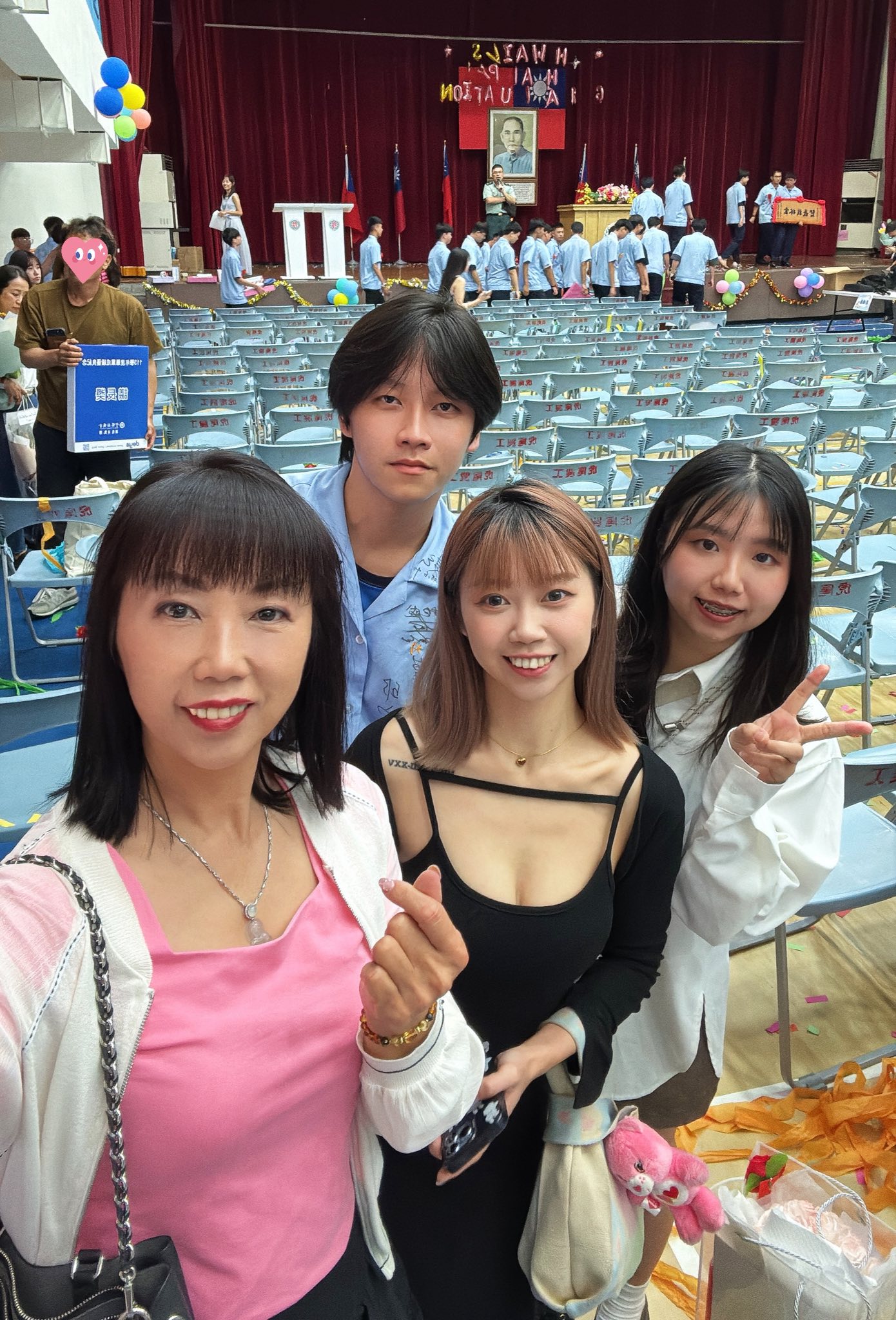 廖梅真 - 廖梅真 added a new photo.