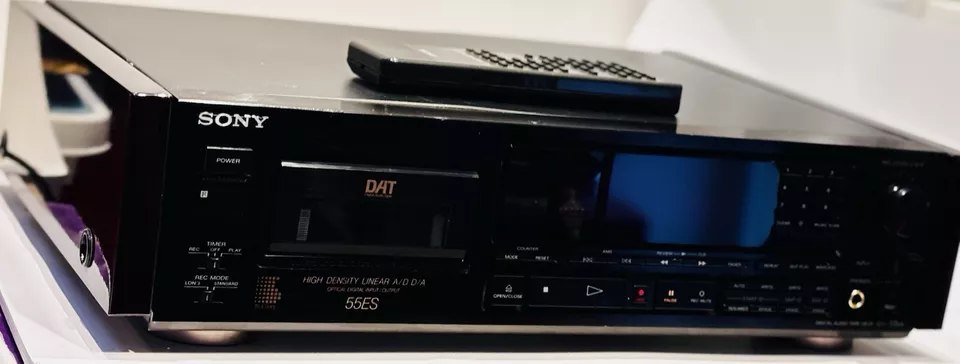 Sony High-End DAT Recorder DTC-55ES.