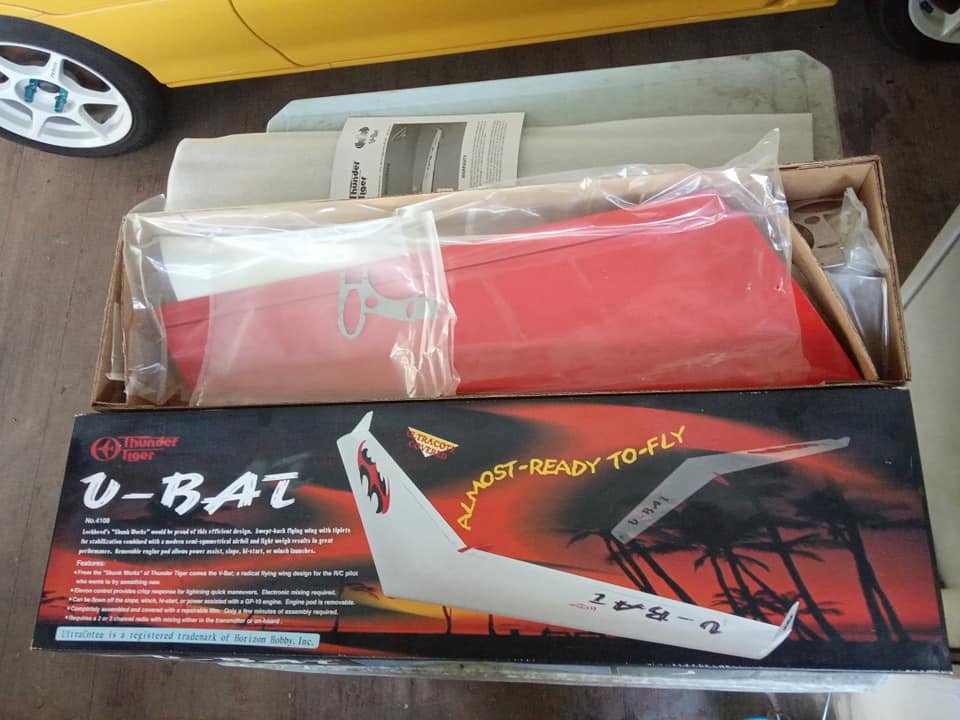 Rare new in box. Thunder Tiger V-Bat engine powered flying wing.