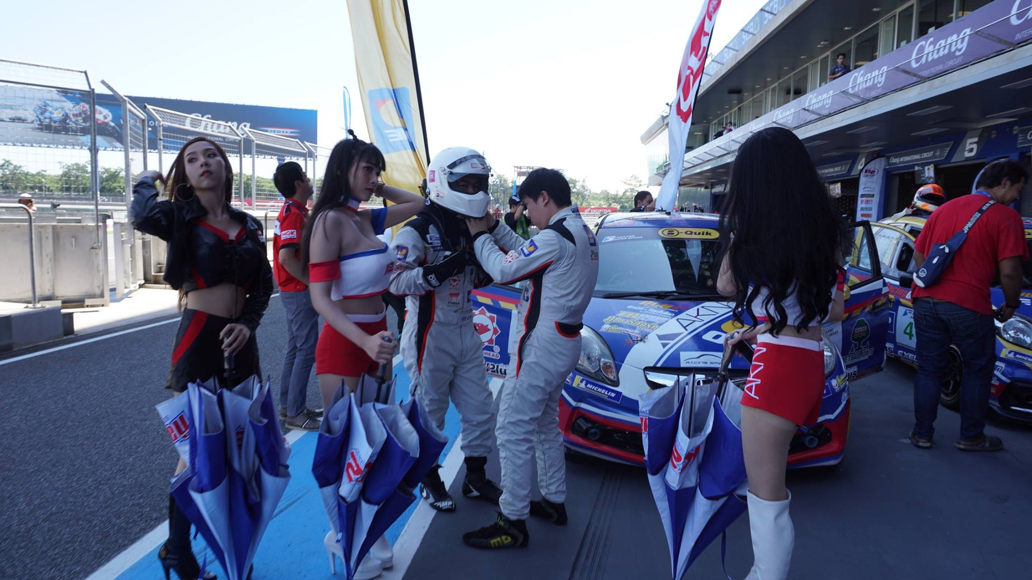 ทีมเราช่วยเหลือกัน... - Team Donut Racing