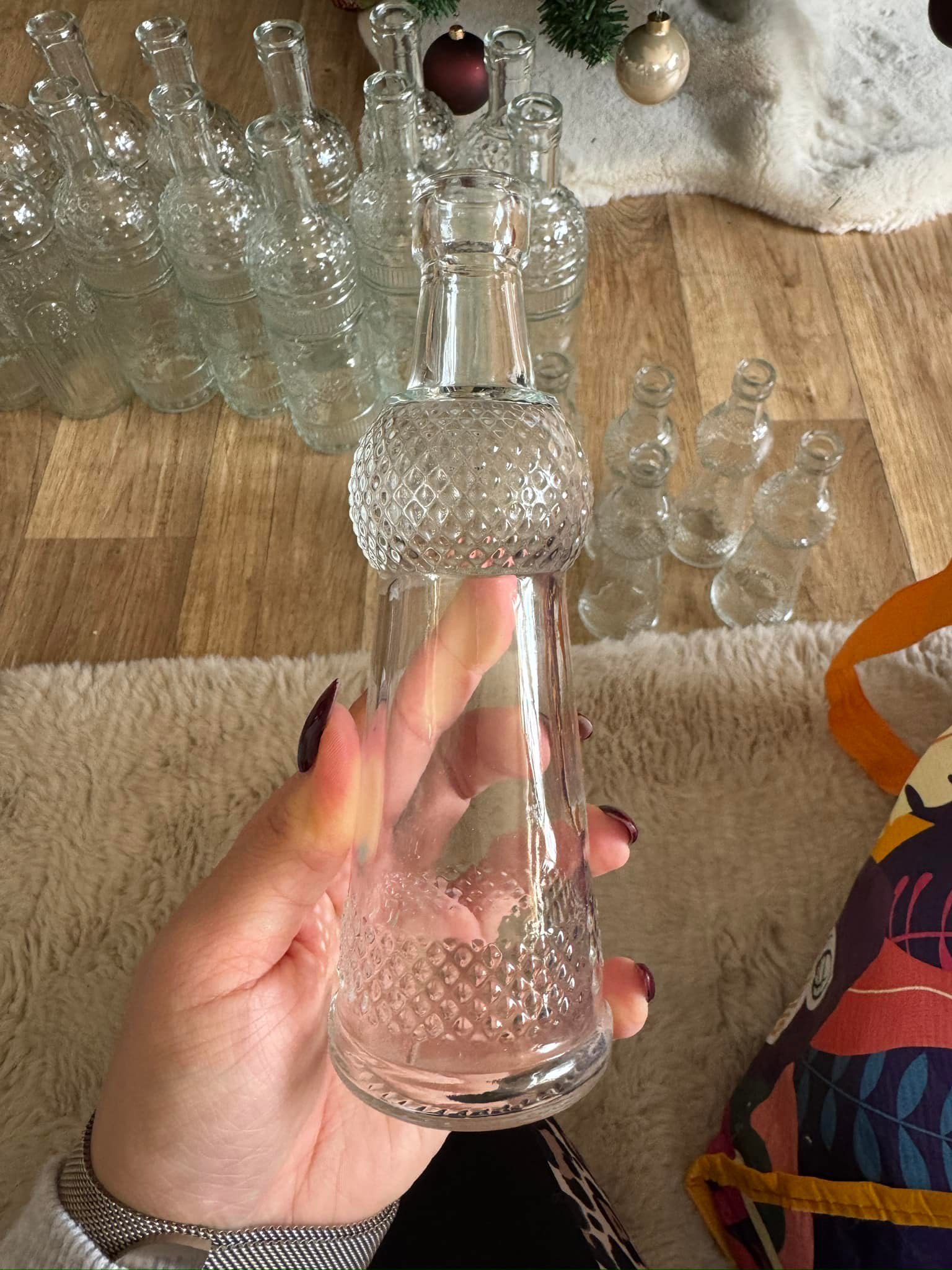 Verkaufe Vasen von Depot Vase klein 22 Stück 25€ Vase groß 28 Stück 40 € Vasen verschiedene kleine 7 Stück 4€ Nur wenn alle gekauft werden Insgesamt 57 Vasen für 60€ + Versand Oder Abholung in Forchheim 91301