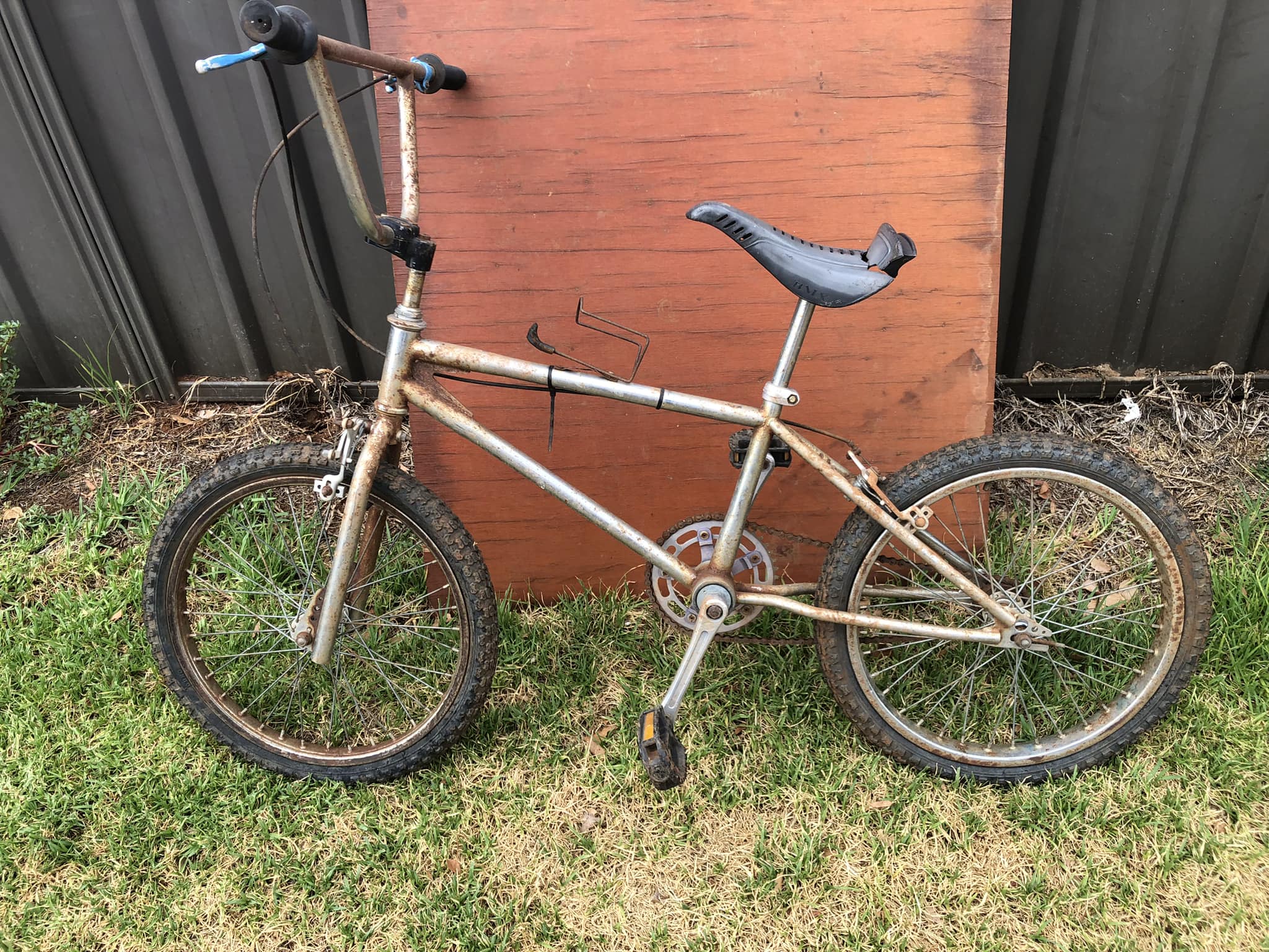 Who is the maker of this old BMX bike?