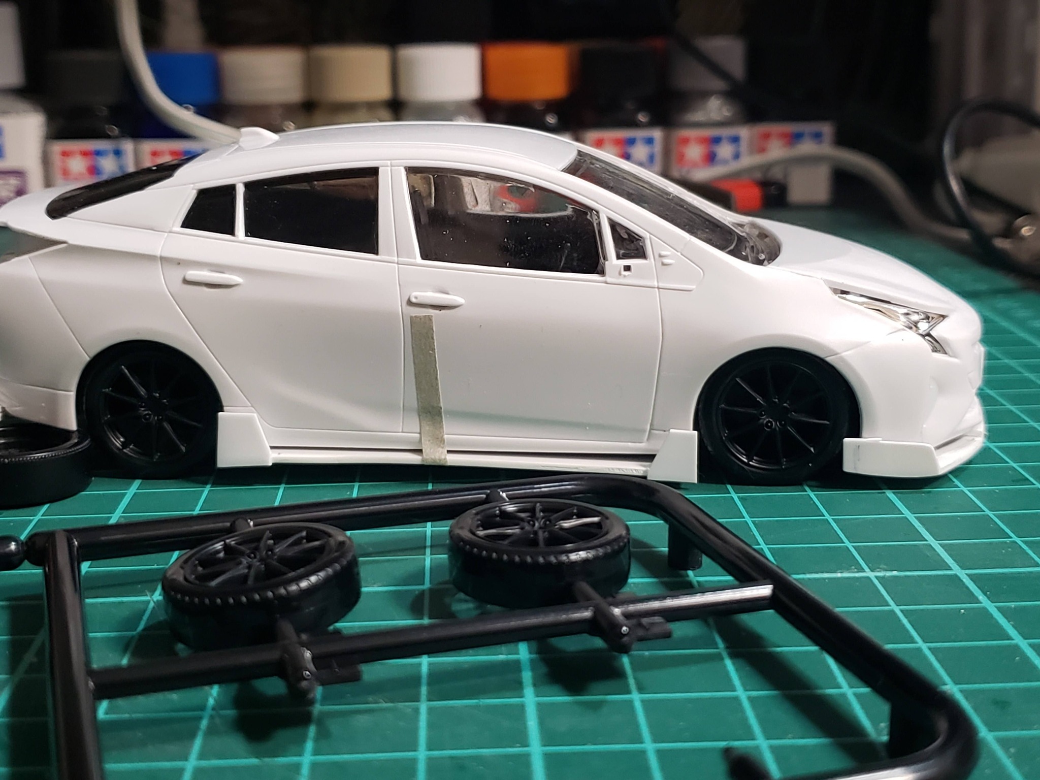 1/32楽プラ プリウス50系前期のカスタム③ プリウスのホイールをずっと 