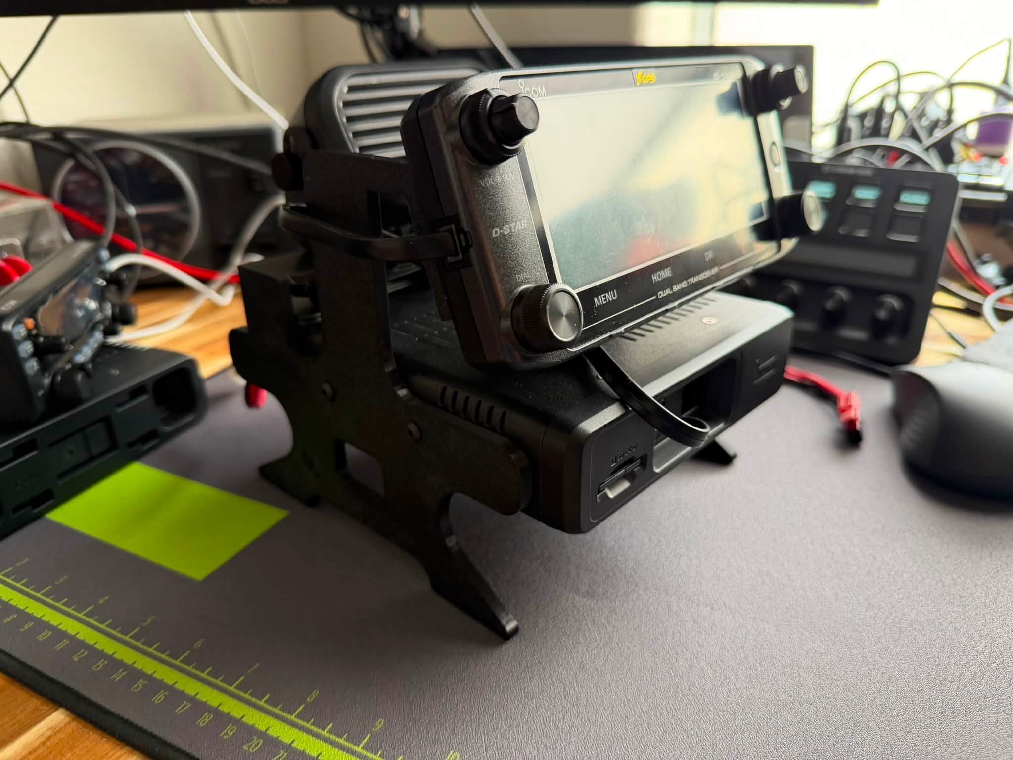 Icom 5100 review: great D-Star capable rig with superior magnet mount