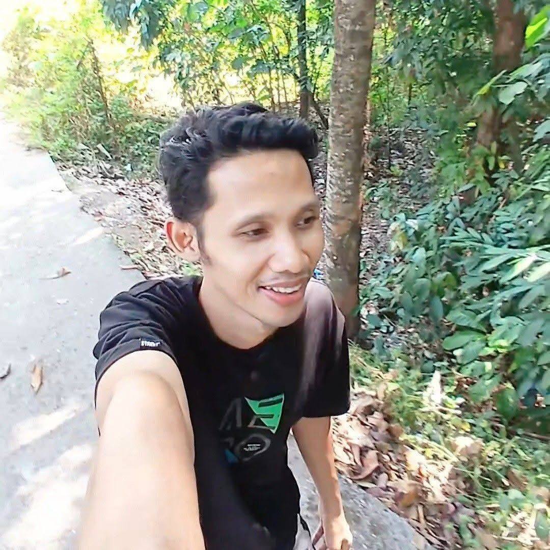 I found so many banana trees growing naturally in this wild garden! 🌿🍌 ...