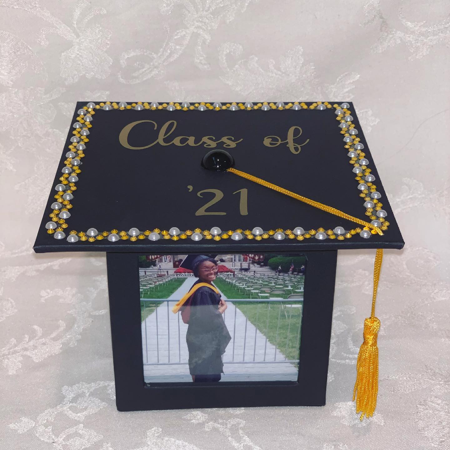 Custom Graduation Cap Frame!🎓 - The Crafting Cricut