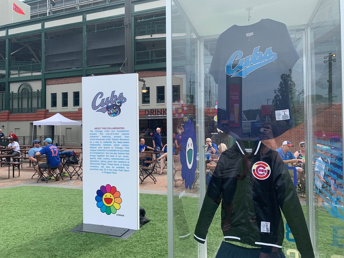 Takashi Murakami 村上隆 visited Wrigley Field to present his