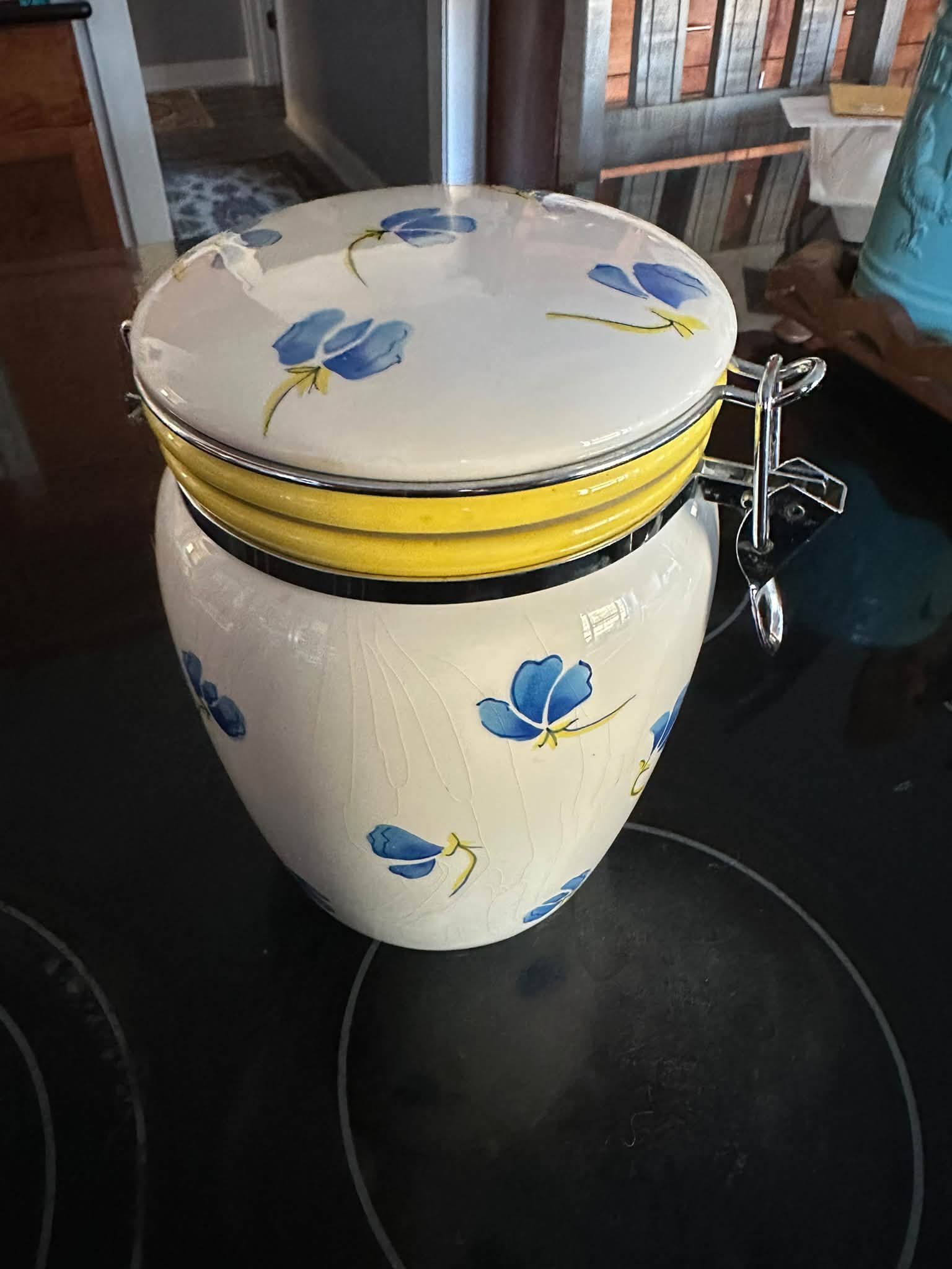 Vintage Wearever strainer and Inspirado stonelite canister for