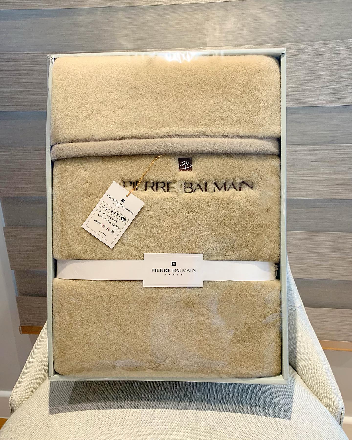Krystal - PIERRE BALMAIN Blanket 140cm x 200cm ✨ Comfort and 