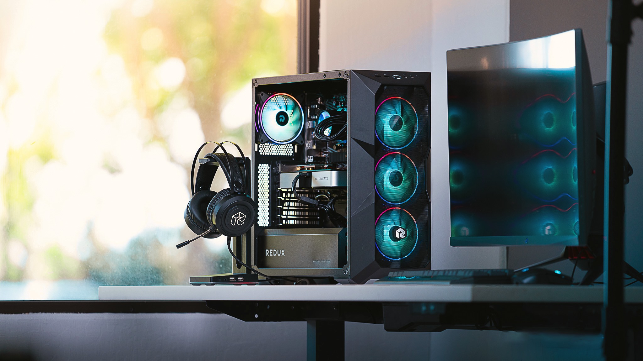Build Redux - Let's see those setups! How does your gaming... | Facebook