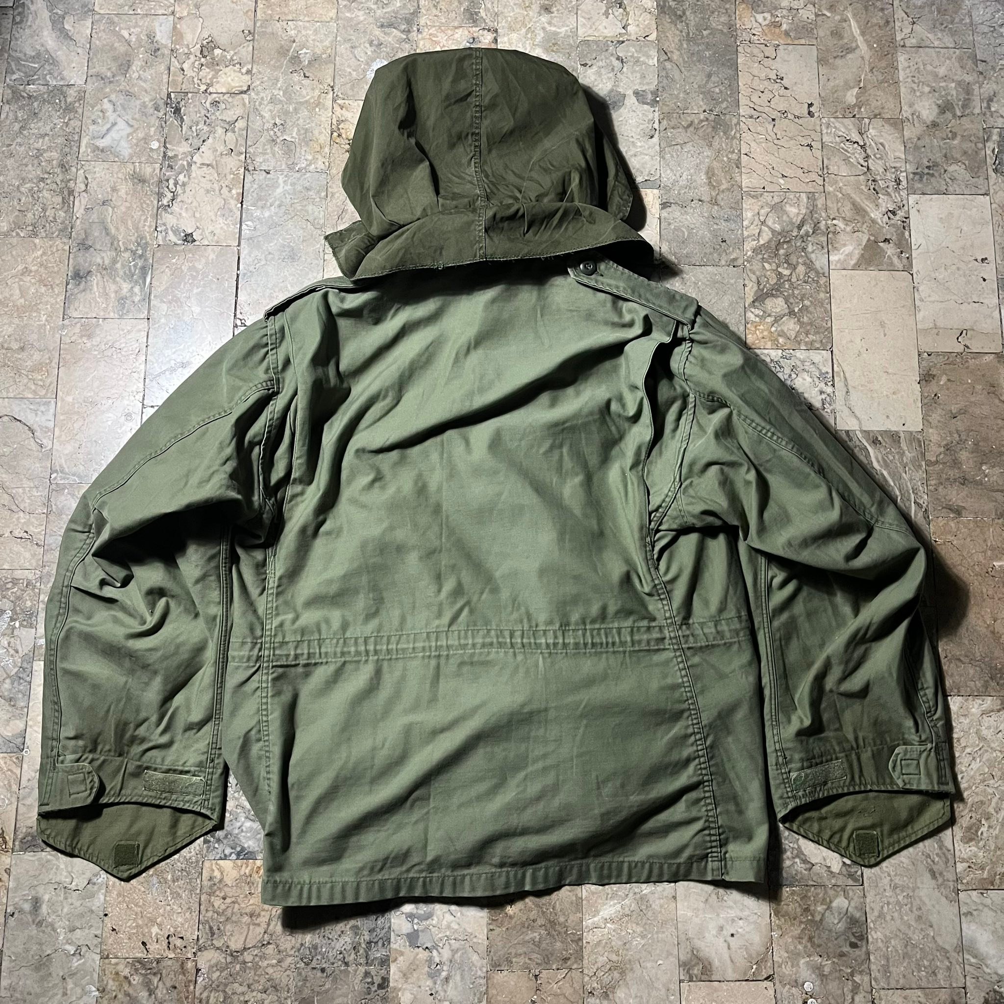Vintage USAF M-65 FIELD JACKET — Size: Large Dimension: 25 x 29 x 