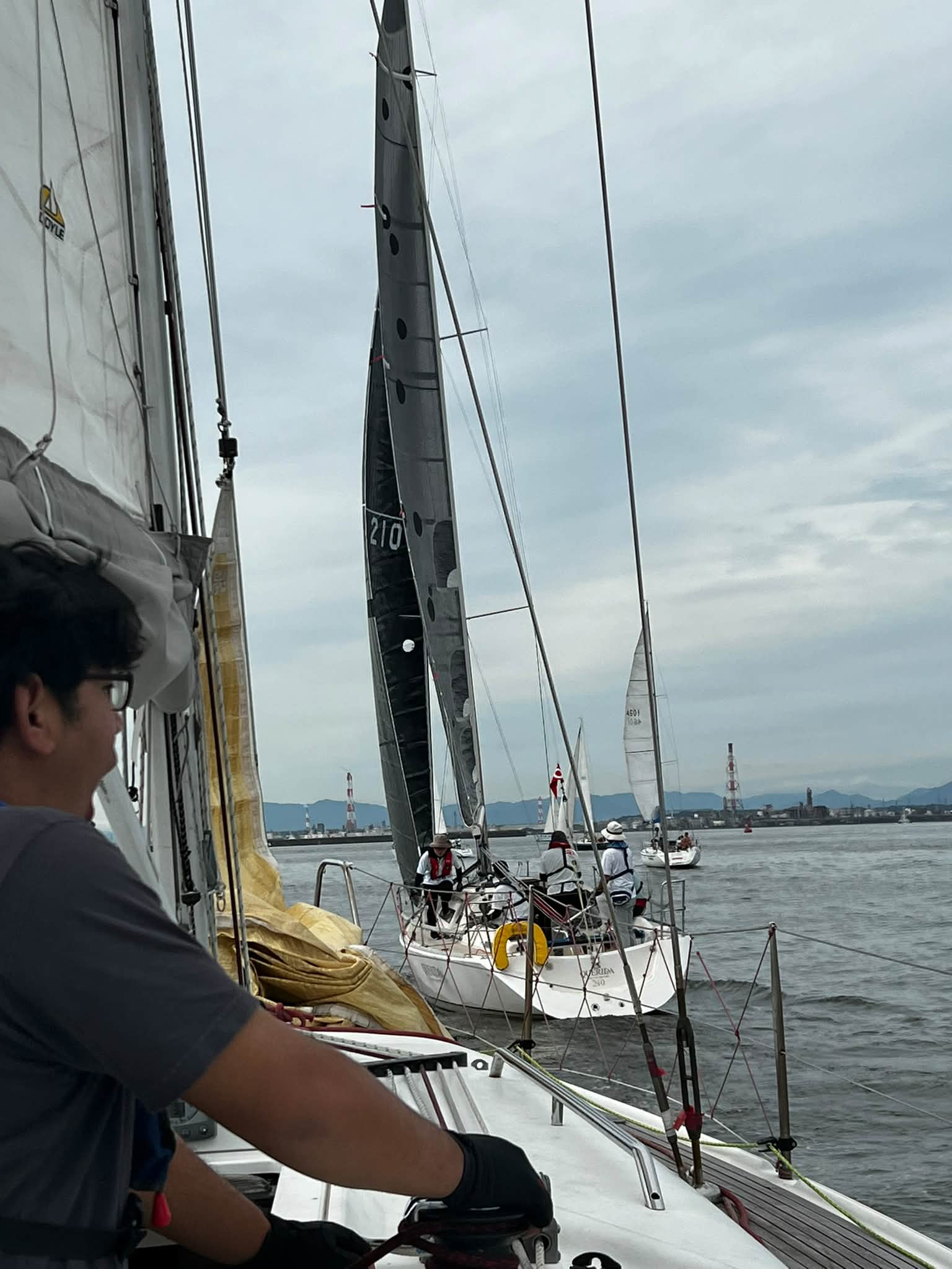 この船は、5mJOGと言いまして、横山晃さん設計の合板艇です！ 私が