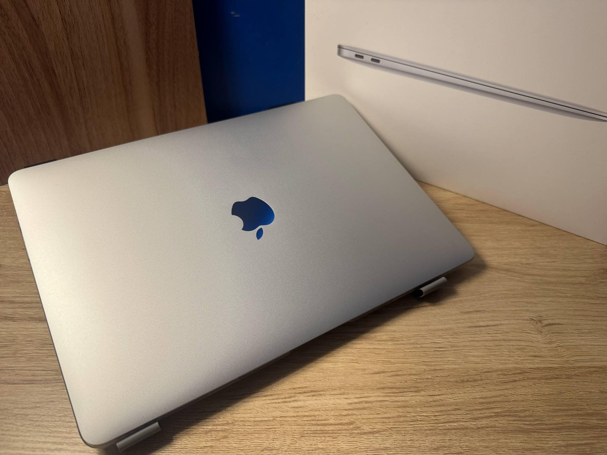 M1 MacBook Air 2020 for sale with 92% battery life