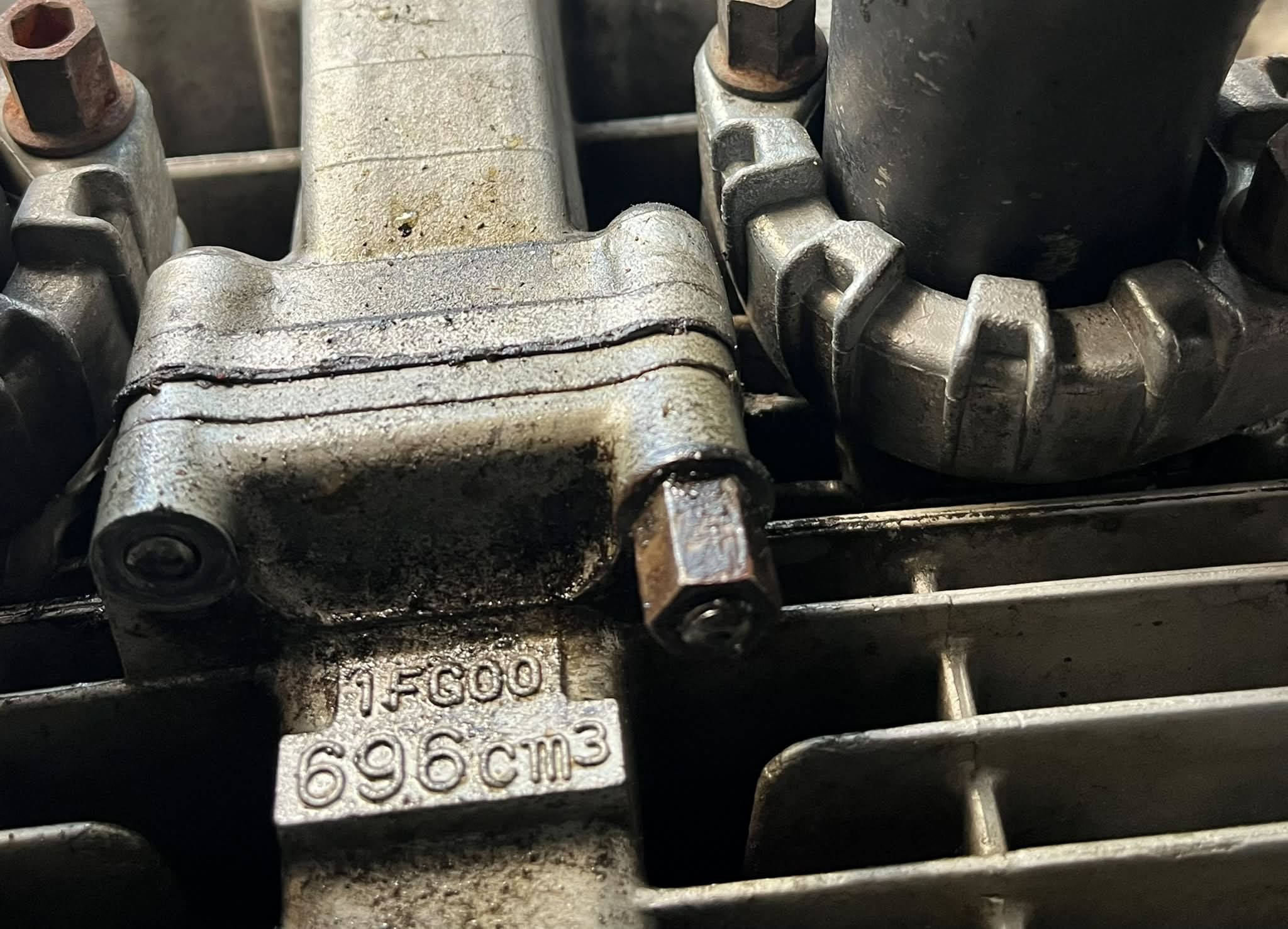 How to remove a broken stud on a 1985 Yamaha Maxim XJ 700