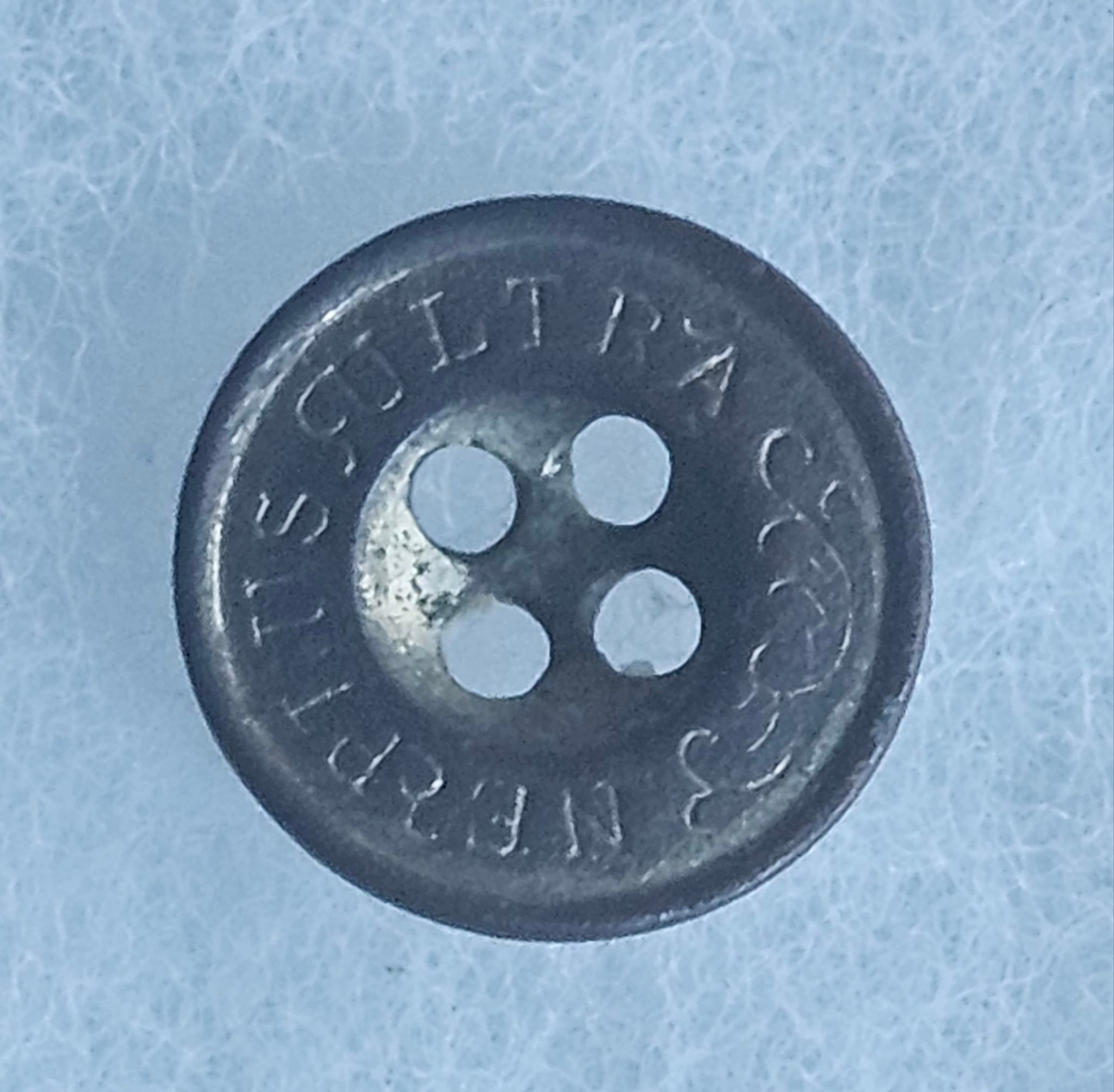 ネ・プラス・ウルトラ　Ne Plus Ultra What is the origin of a 'Ne Plus Ultra' button?