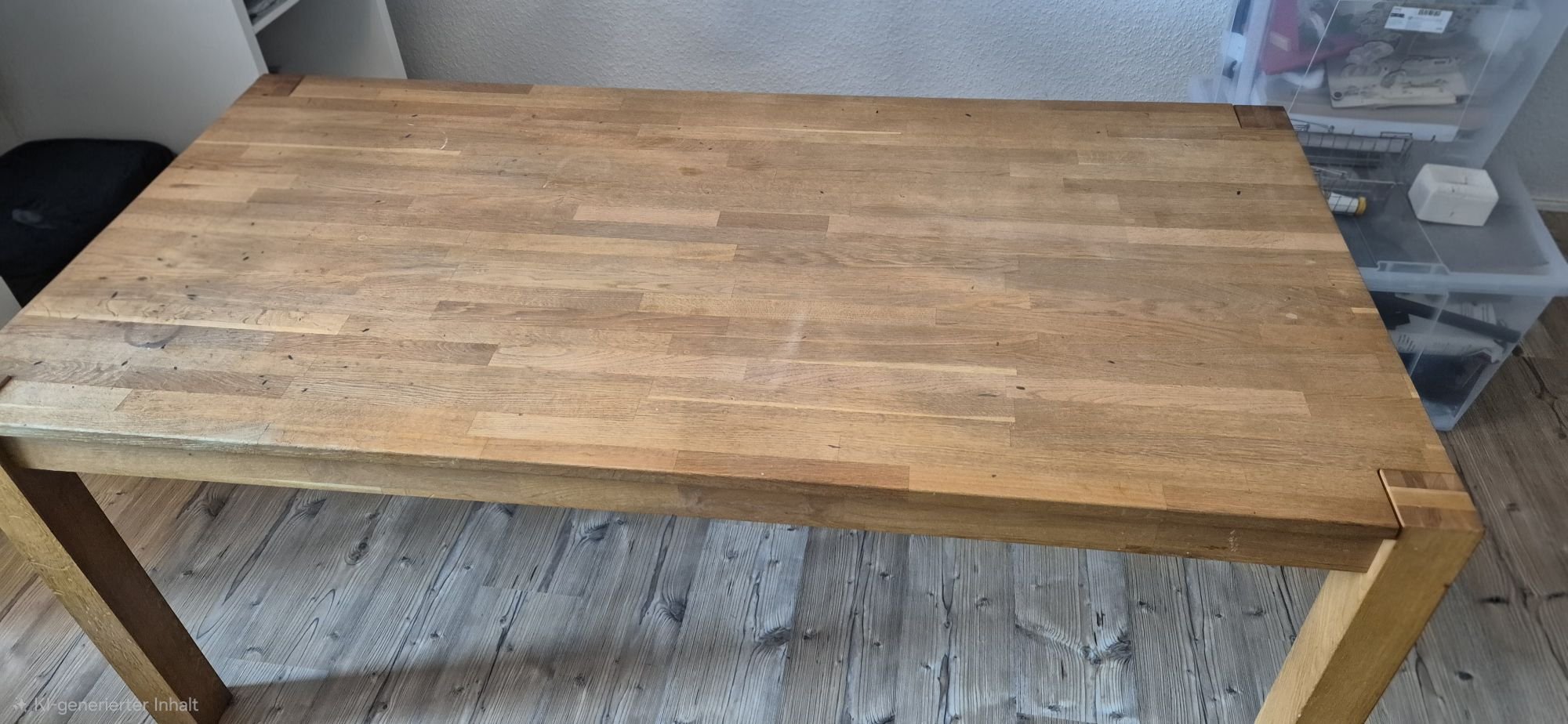 Möchte diesen Tisch für 20 Euro verkaufen. Der sollte einmal abgeschliffen werden, da er deutliche Gebrauchsspuren hat. Maße 180x90cm. Gerne heute noch abholen