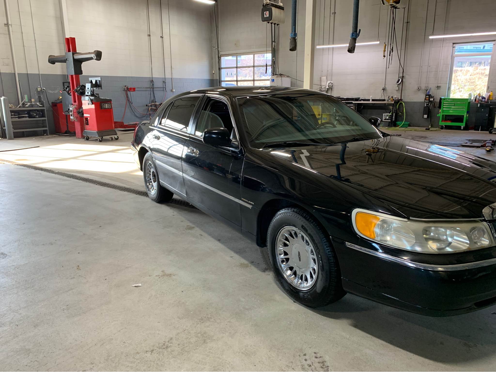 2001 Lincoln Town Car · Cartier Sedan 4D Cars & Trucks Brimfield