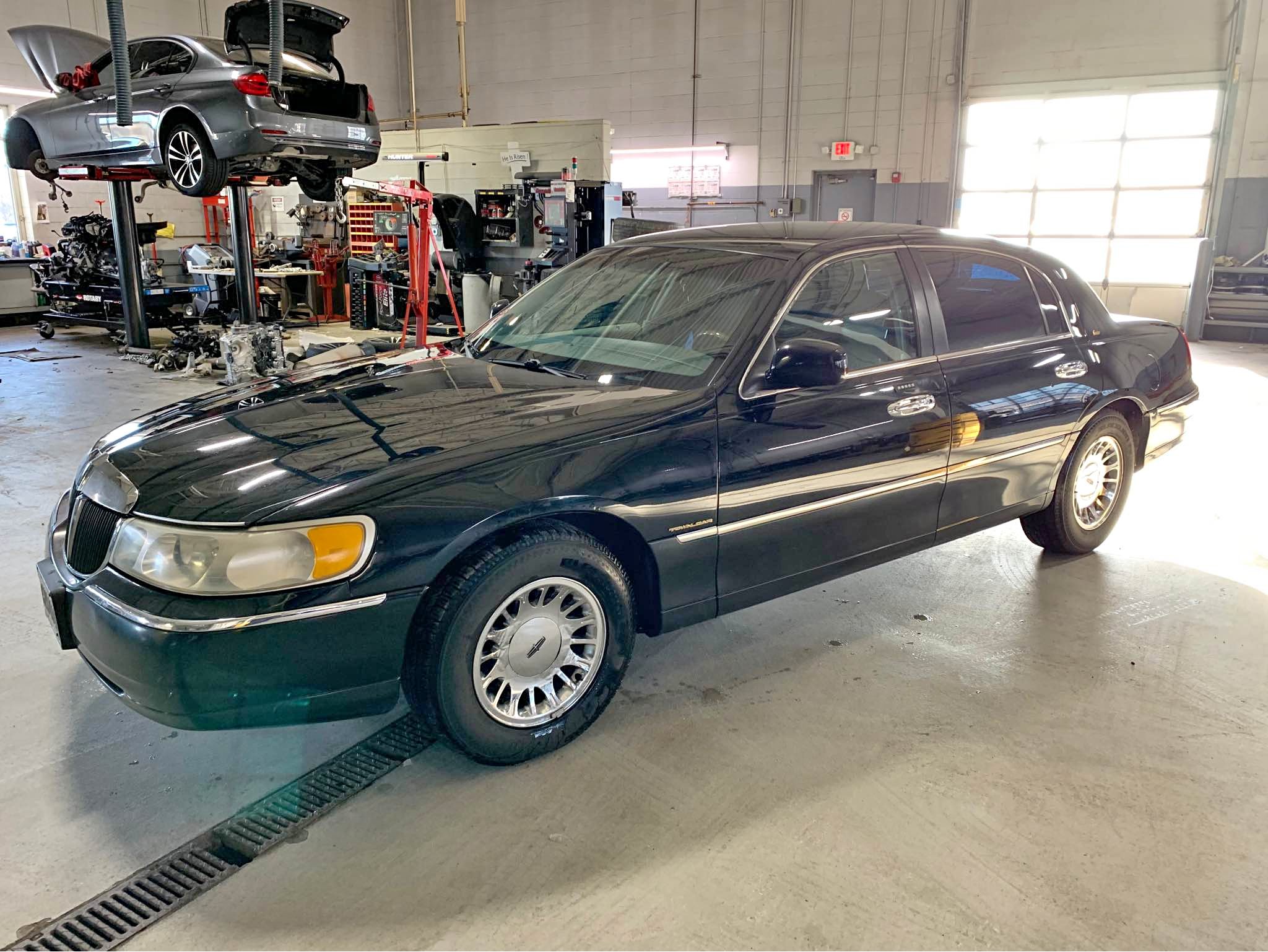 2001 Lincoln Town Car · Cartier Sedan 4D Cars & Trucks Brimfield