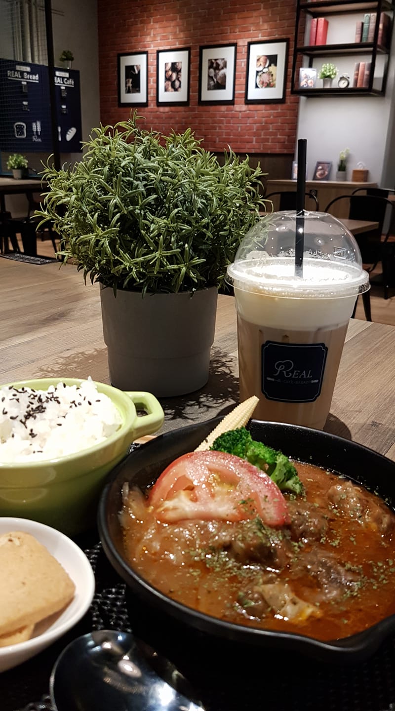 REAL 真‧烘焙坊 - 【REAL真·CAFE BREAD】 平日漫步在南港展覽館尋找不一樣的REAL... | Facebook