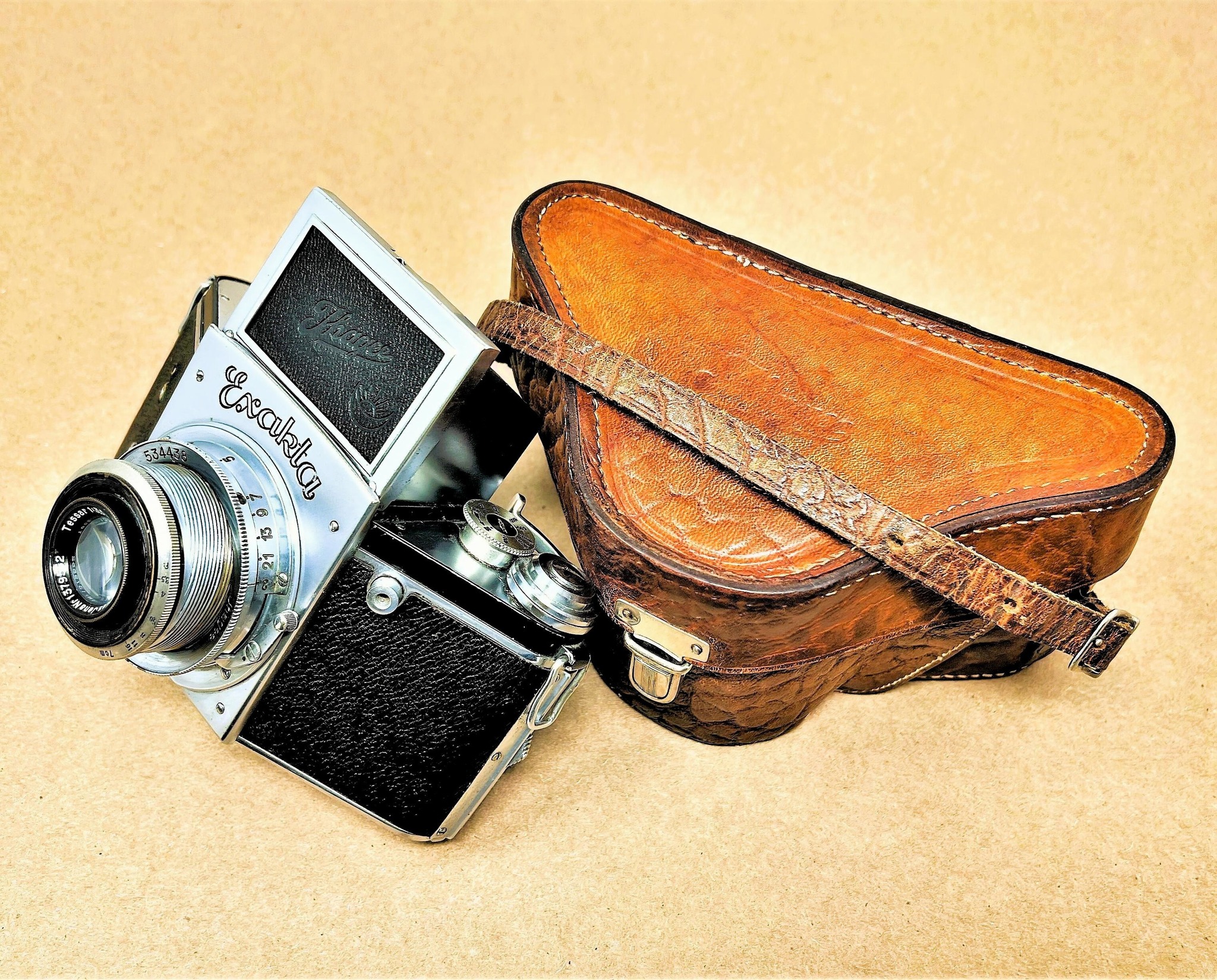 📷 Mike's Old Cameras: The EXA 1c 📸 In today's spotlight, Mike is