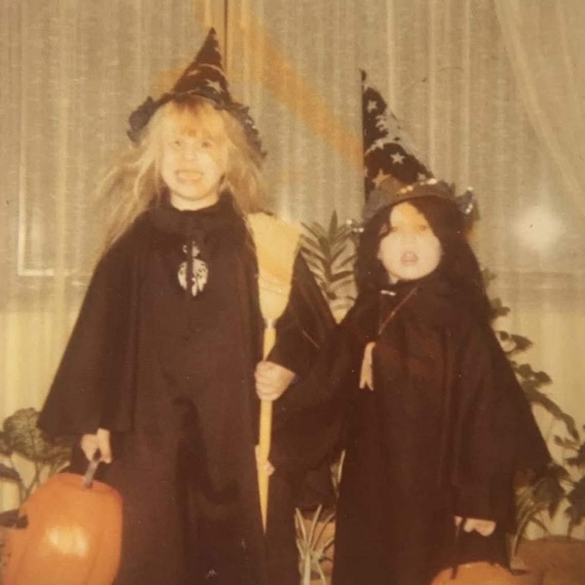 Just a few creepy vintage Halloween photos! 👻🎃🤡👺 | Kari Notaro