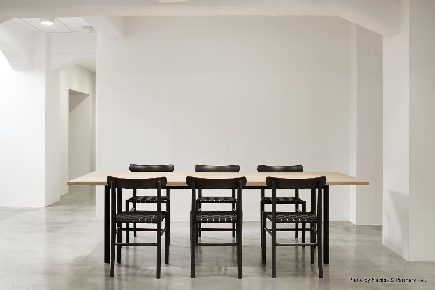Maruni - MALTA steel leg table