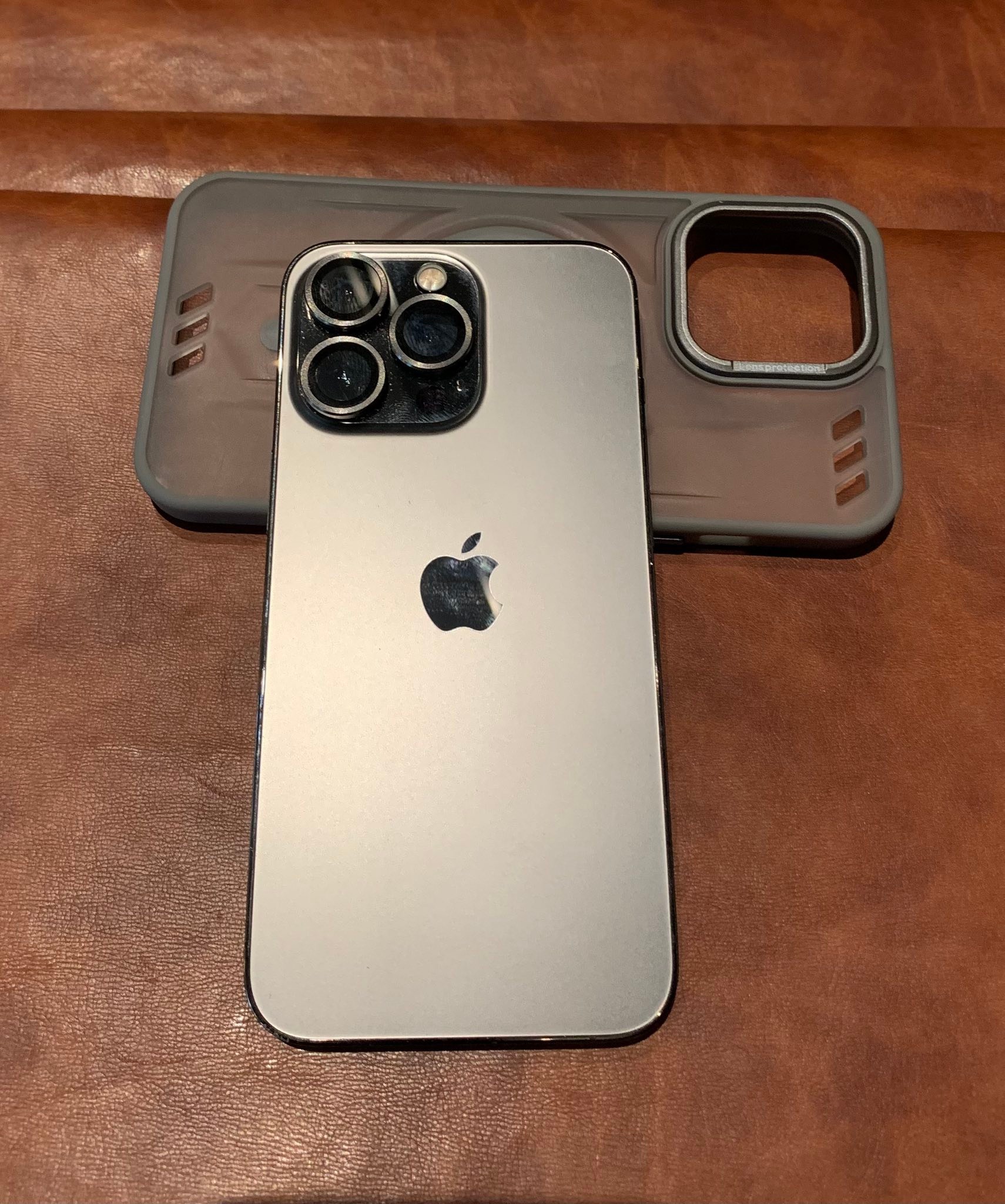 What is the value of an iPhone 13 Pro 256GB in the US market?
