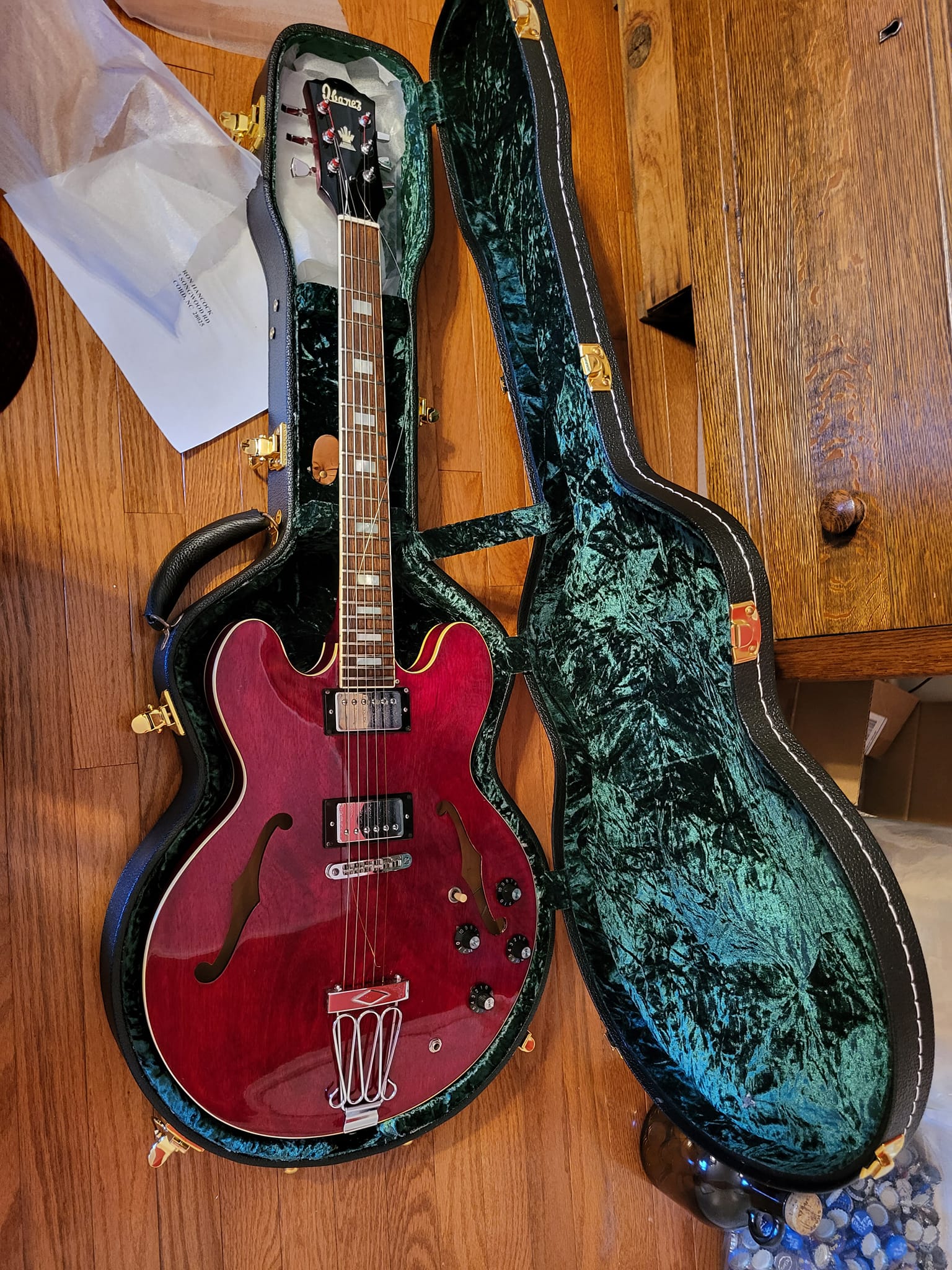 ビザール　ヴィンテージ エレキギター 1976 2454 hollowbody Ibanez. Great playing guitar but it suffered