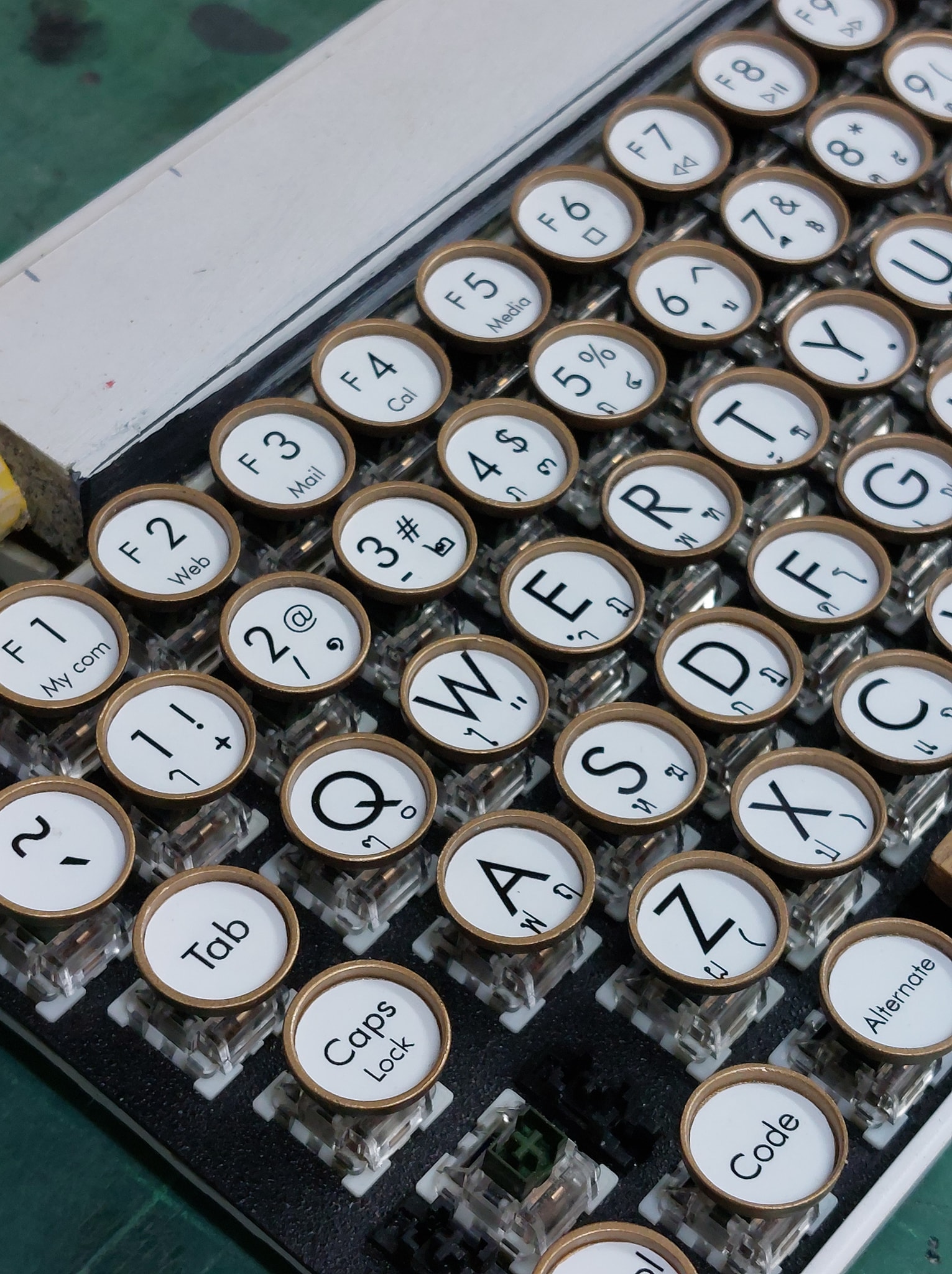 ไม่ได้ทำซะนาน มือไม้แข็งไปหมด... - 6664 mech Keyboard Mod | Facebook